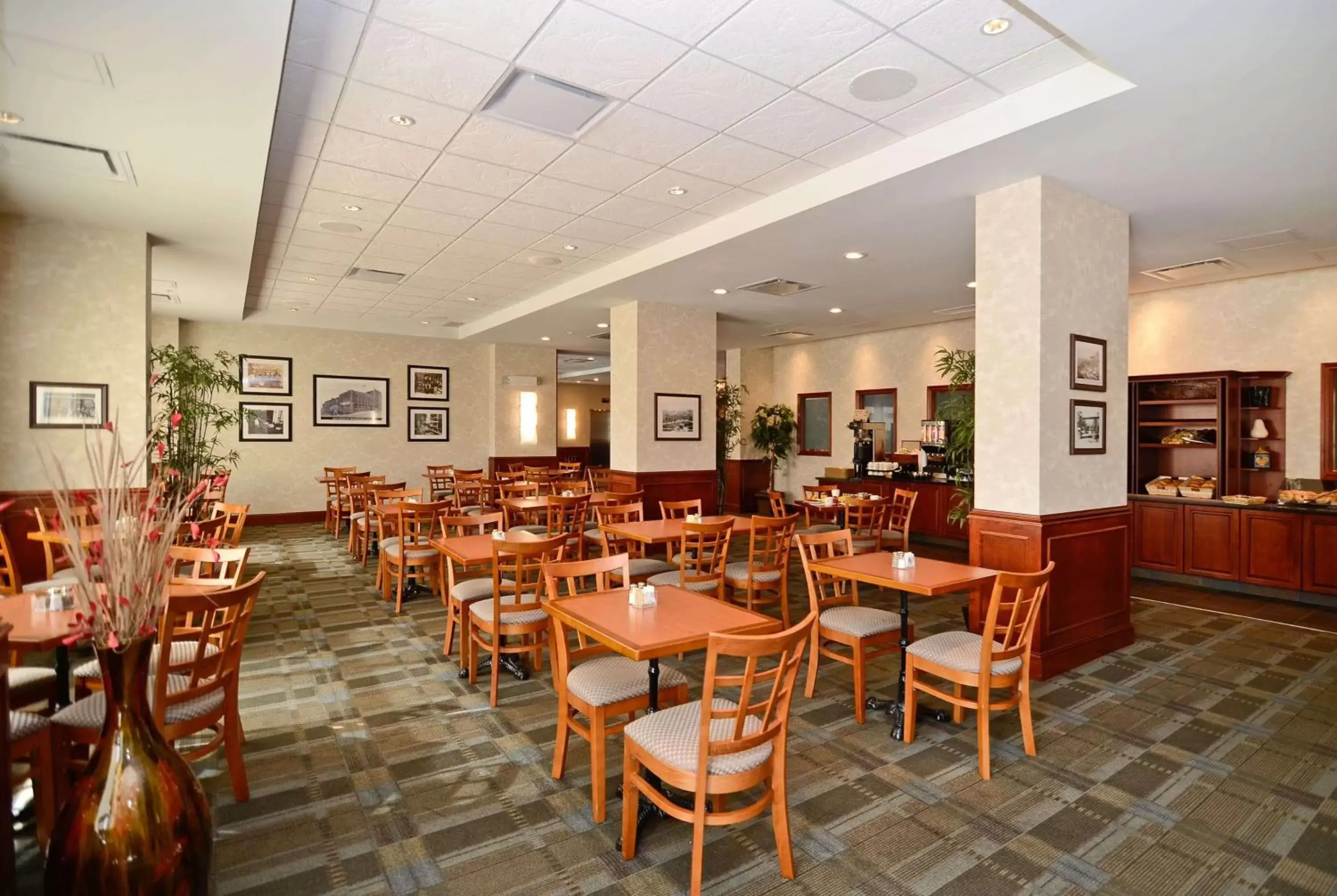 Restaurant/places to eat in Chateau Saint John Trademark Collection by Wyndham Restaurant/places to eat in Chateau Saint John Trademark Collection by Wyndham