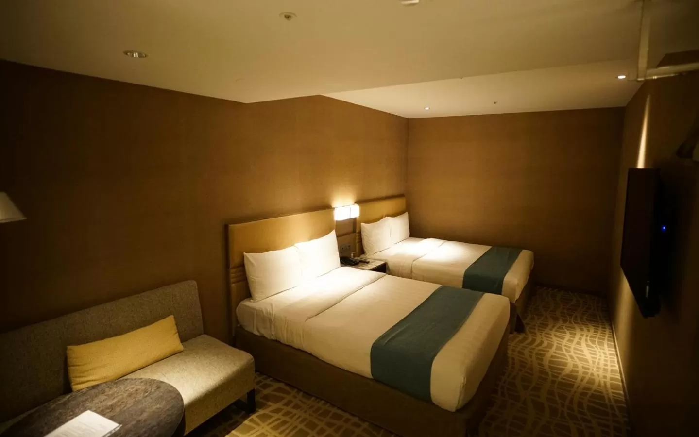 Bed in Hotel Midtown Richardson