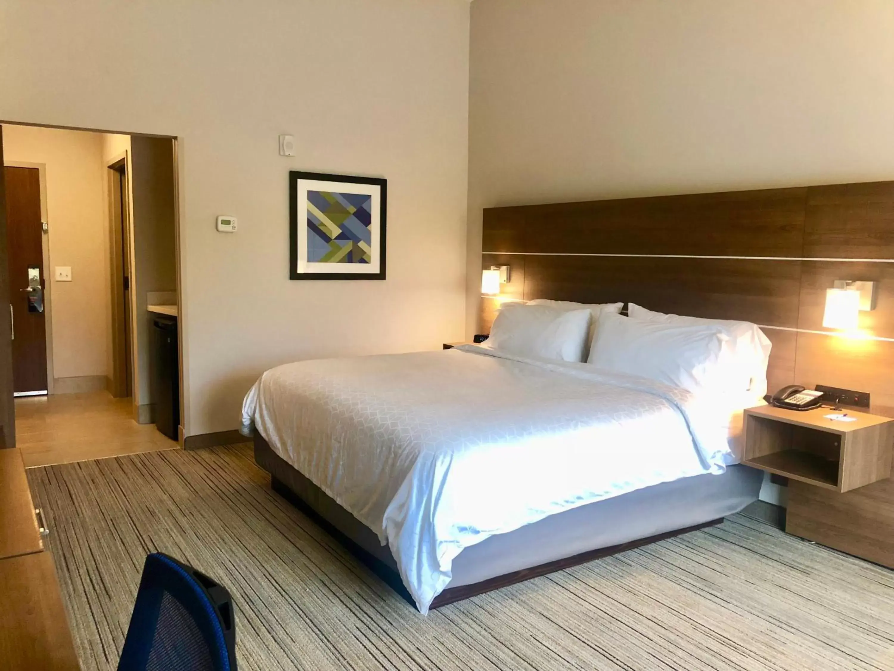 King Room - Hearing Accessible - Non-Smoking in Holiday Inn Express - Macon North, an IHG Hotel King Room - Hearing Accessible - Non-Smoking in Holiday Inn Express - Macon North, an IHG Hotel