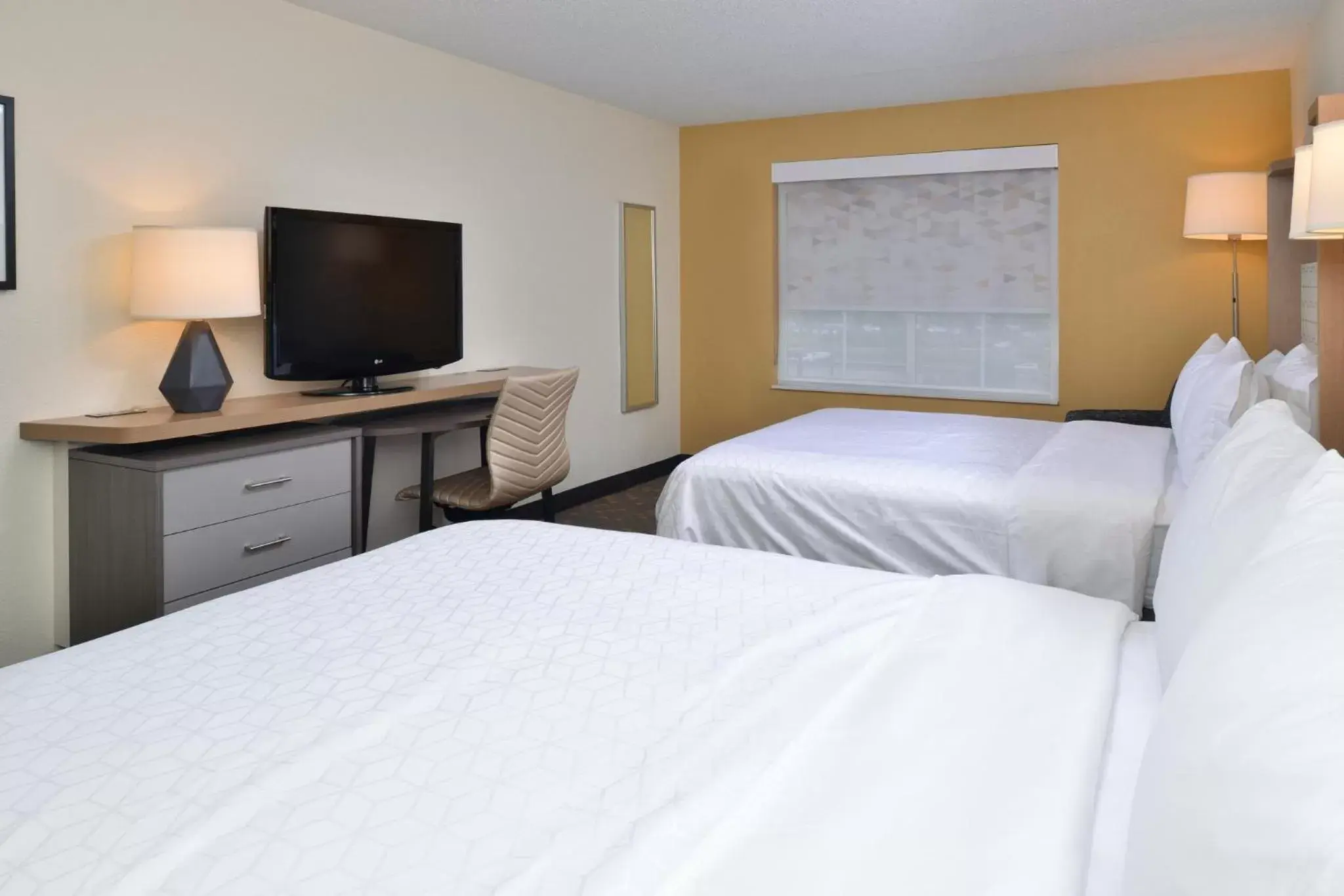 Photo of the whole room, Bed in Holiday Inn Hotel & Suites Overland Park-Convention Center, an IHG Hotel