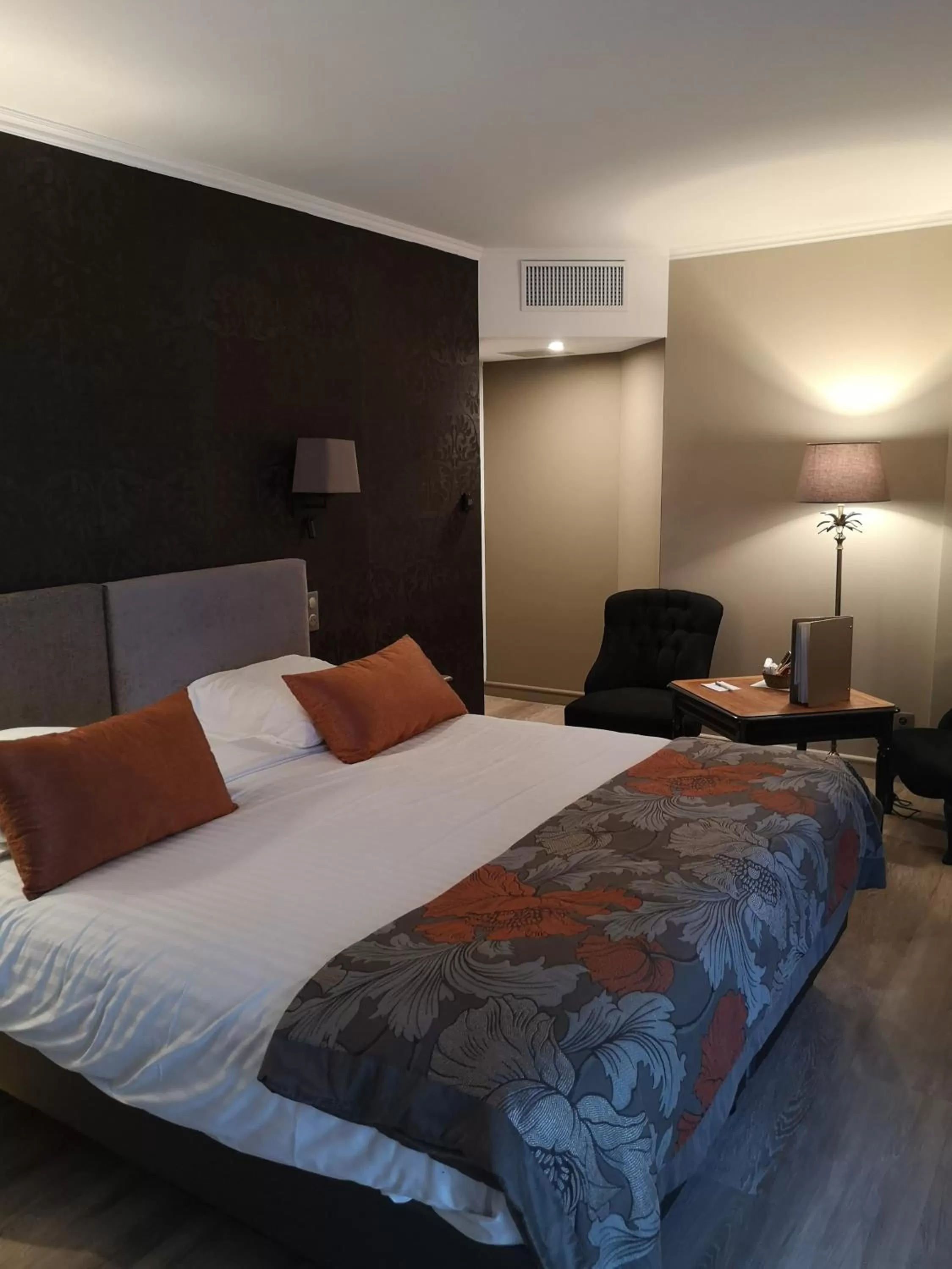 Bed in Villa Augeval Hôtel de charme & Spa