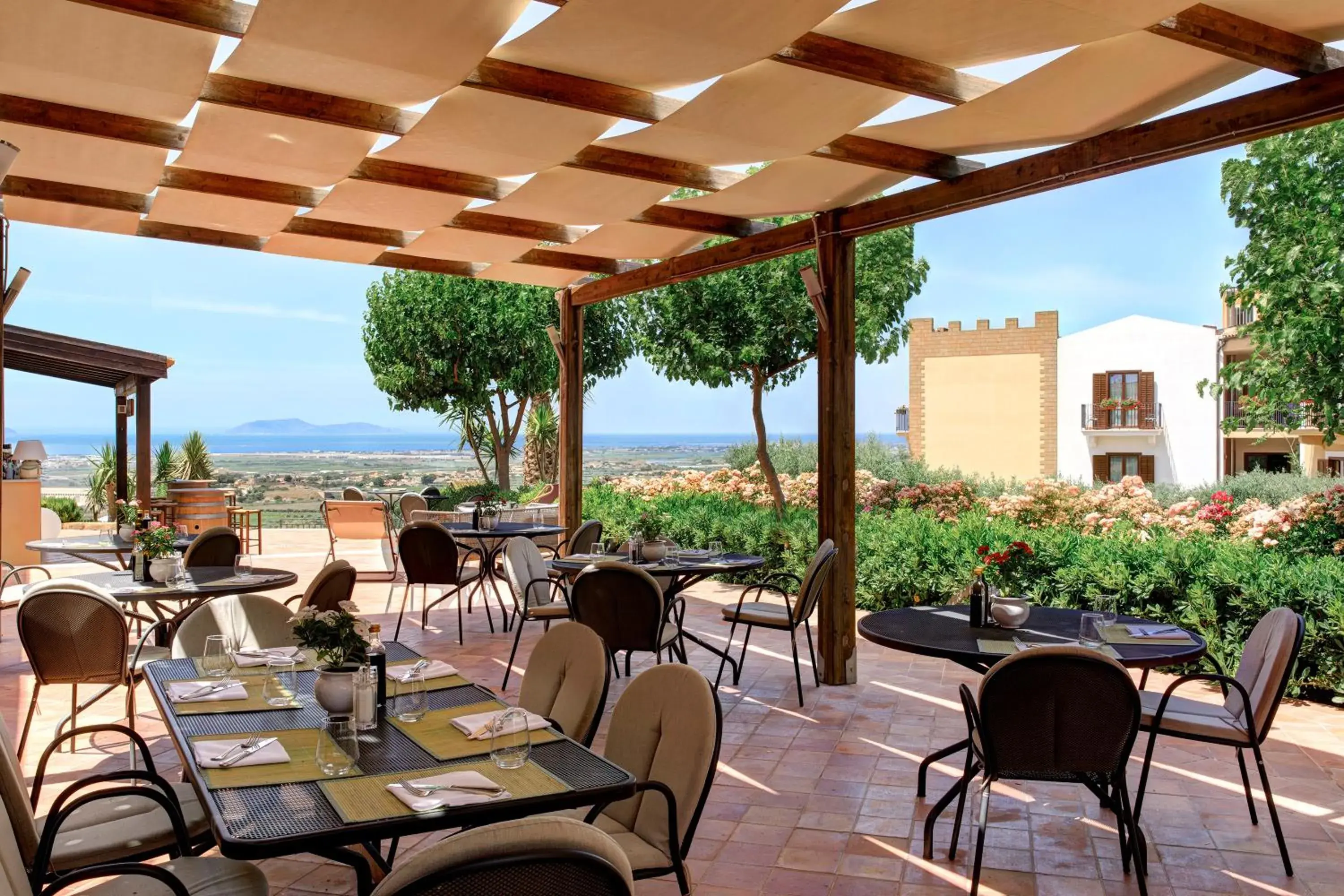 Patio, Restaurant/Places to Eat in Hotel Baglio Oneto dei Principi di San Lorenzo - Luxury Wine Resort