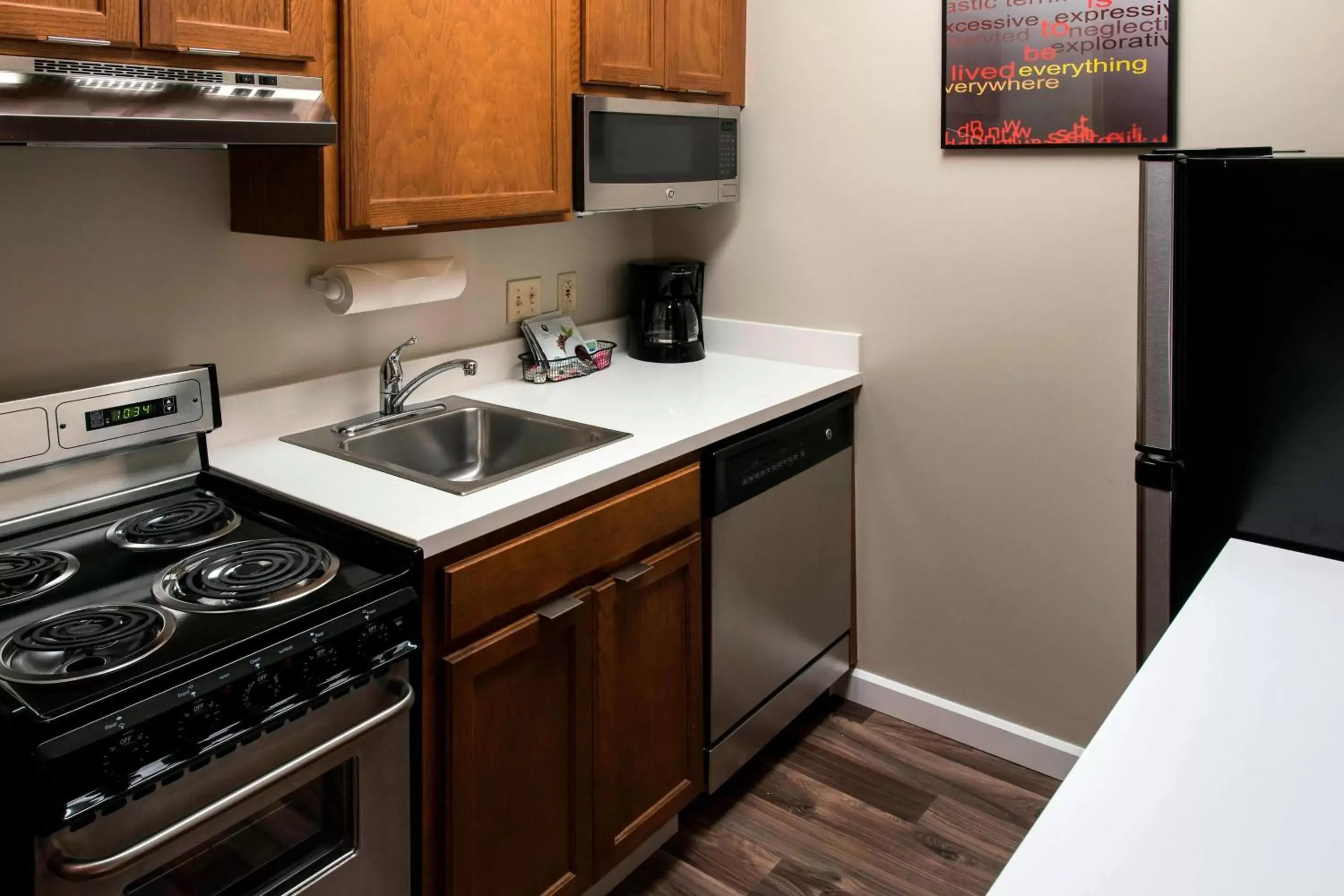 Kitchen or kitchenette, Kitchen/Kitchenette in TownePlace Suites Chicago Lombard