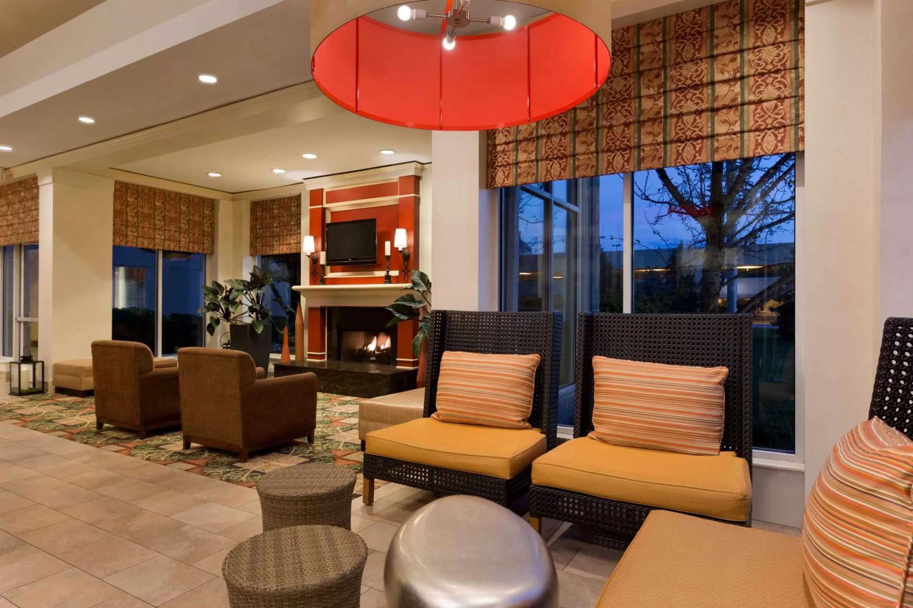 Lobby or reception in Hilton Garden Inn Oakbrook Terrace