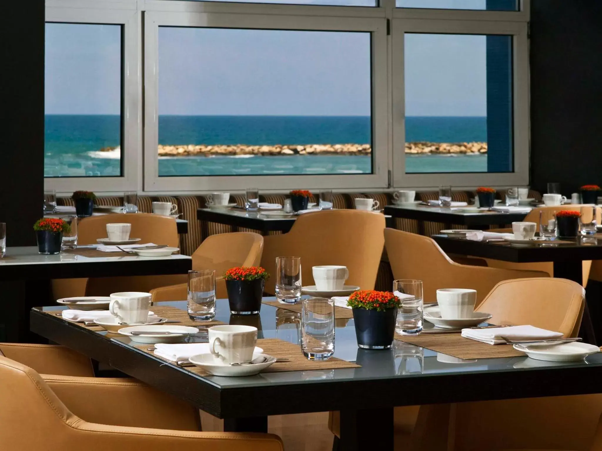 Restaurant/Places to Eat in Dan Tel Aviv Hotel