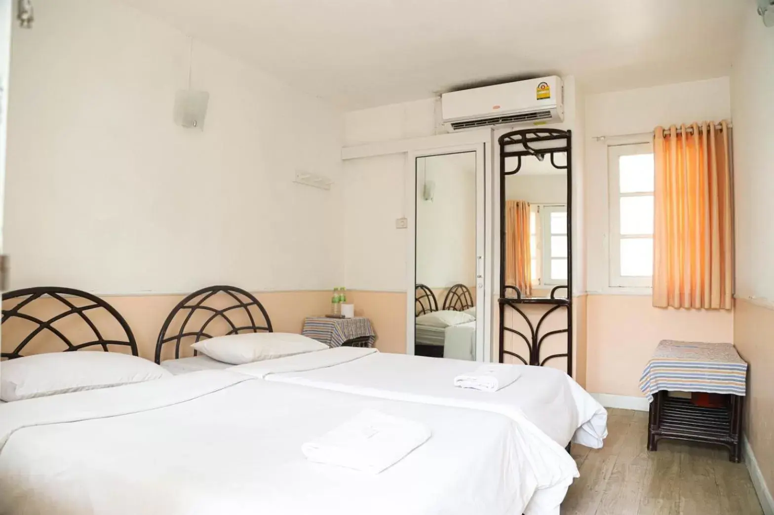Standard Twin Room in White Lodge Hotel Bangkok