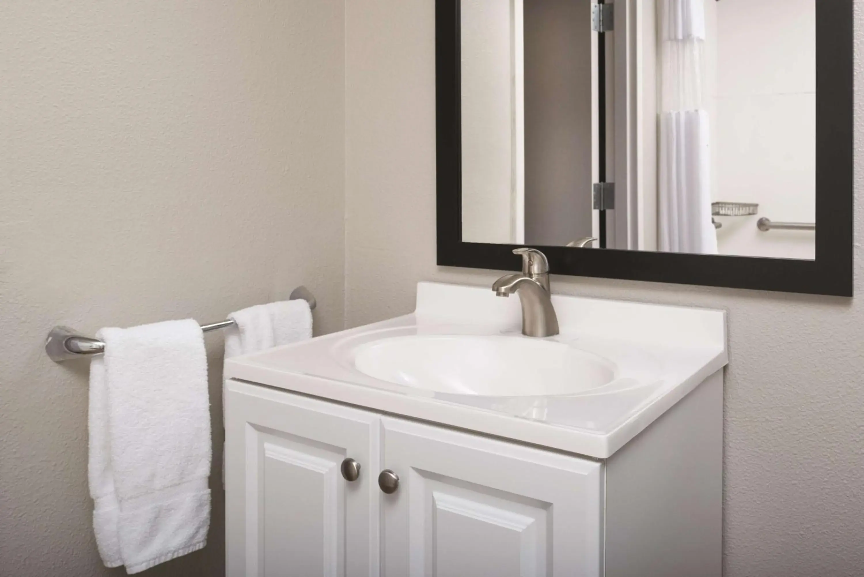 Photo of the whole room, Bathroom in La Quinta Inn & Suites by Wyndham Fairfield - Napa Valley