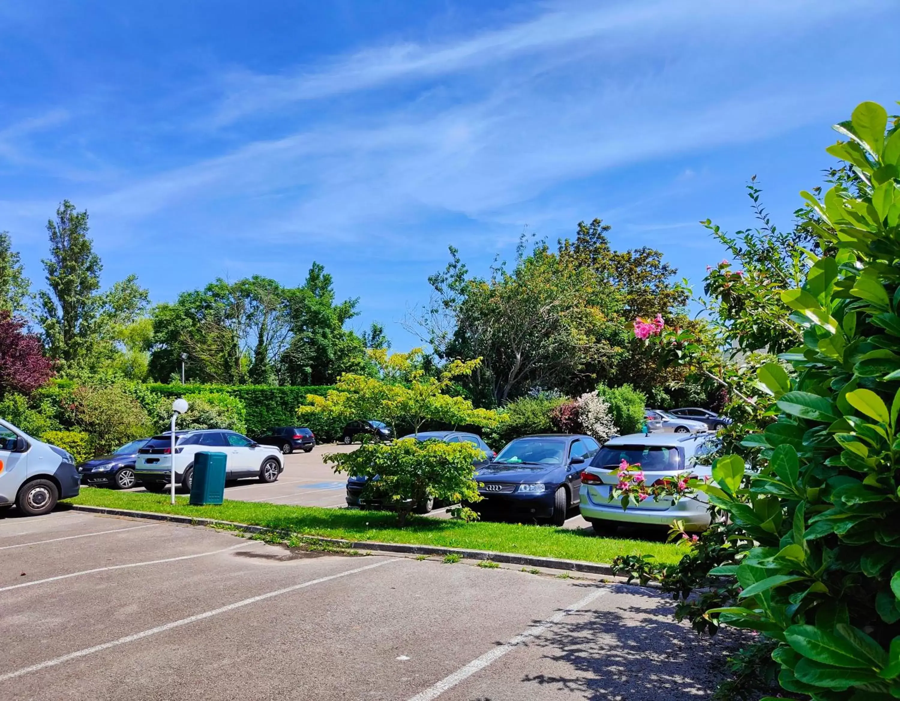 Parking in Holiday Inn Calais Coquelles, an IHG Hotel