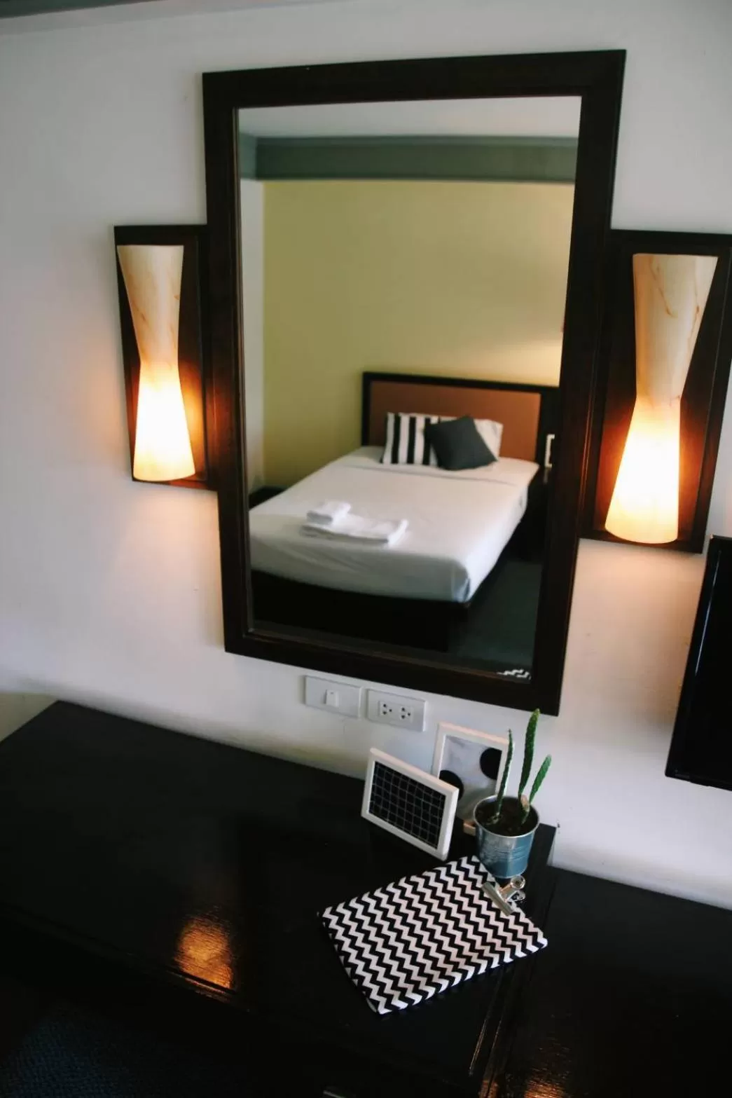 Photo of the whole room, Bed in Aekpailin River Kwai Resort