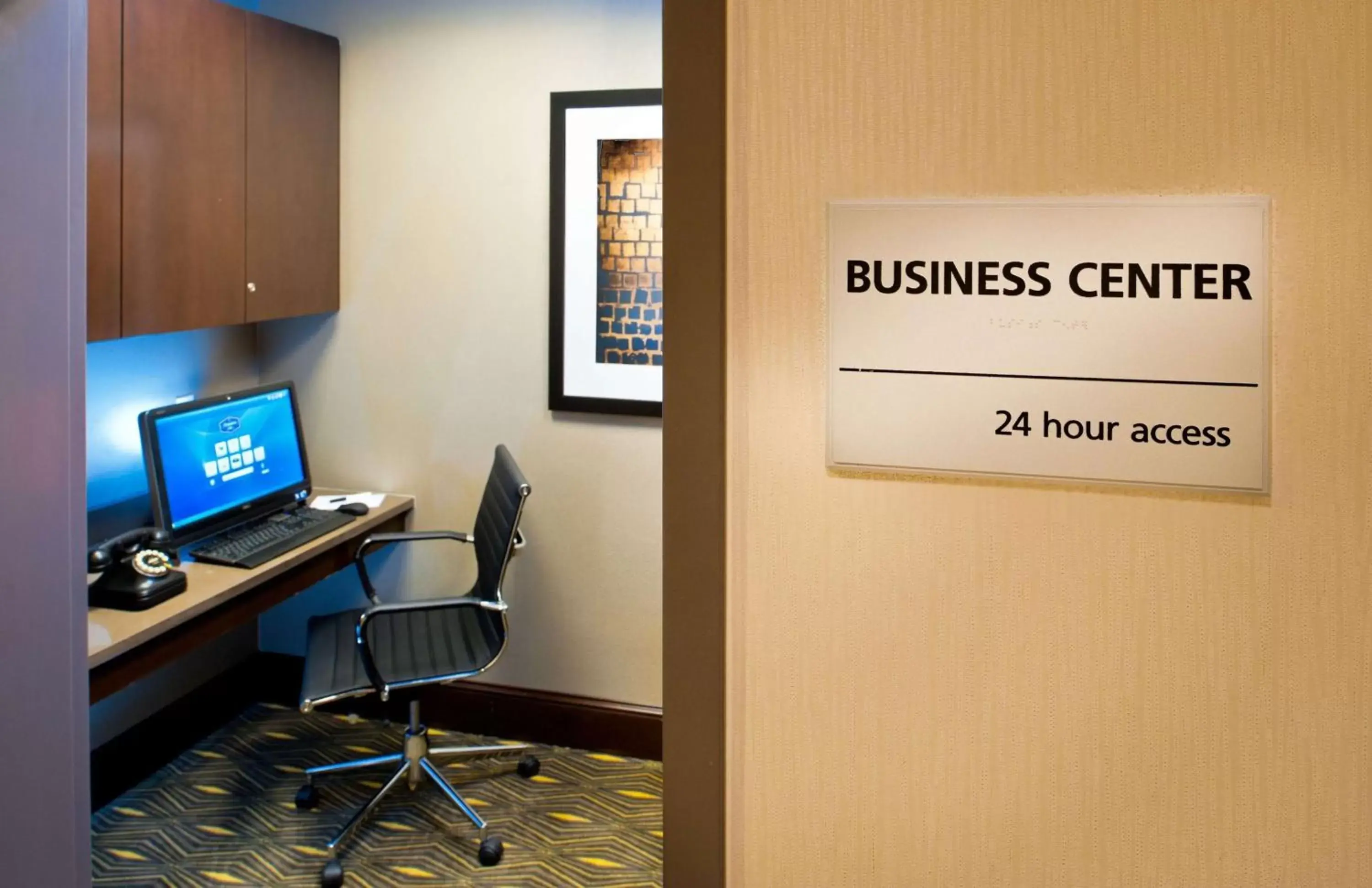 Business facilities in Hampton by Hilton Shelton