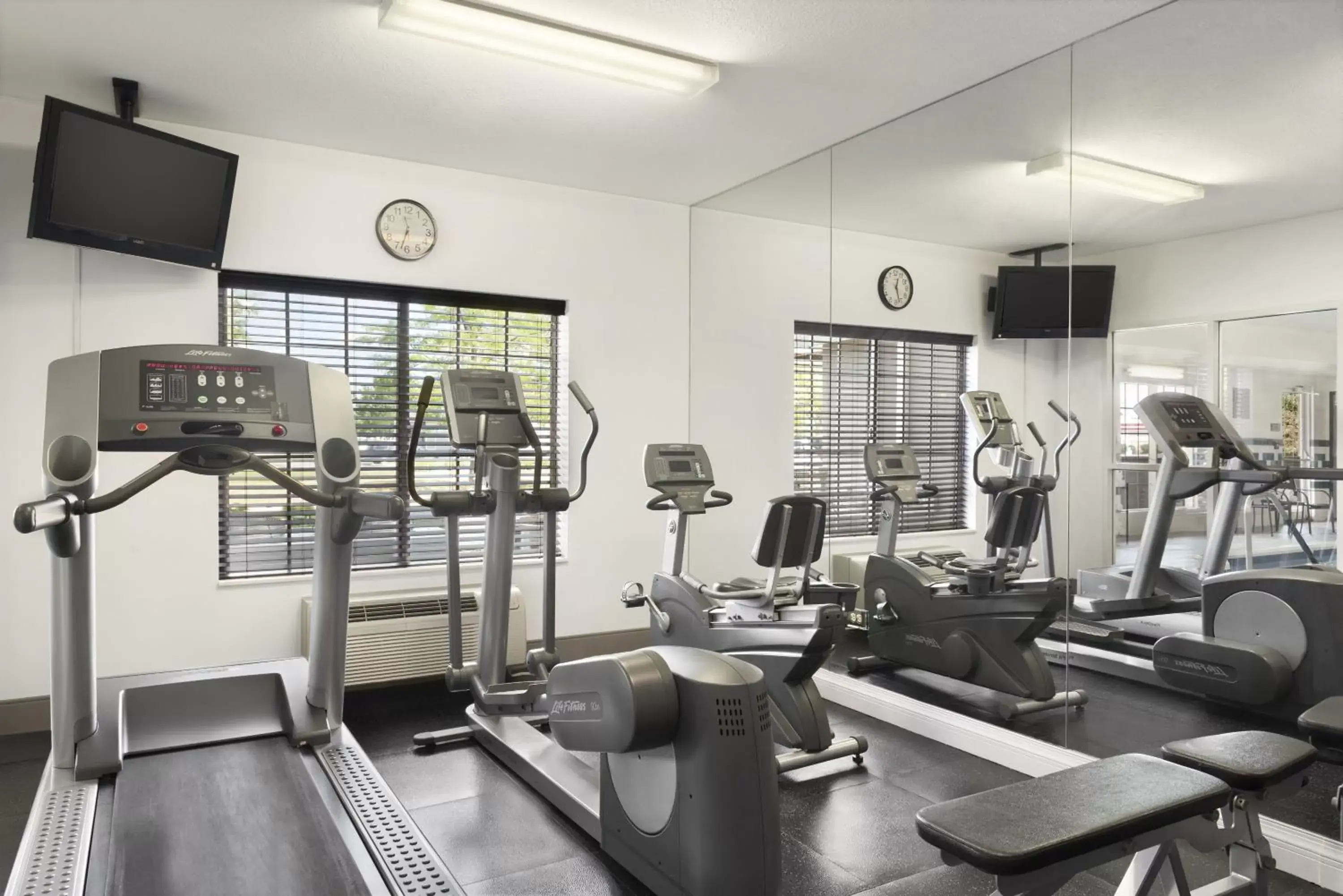 Fitness centre/facilities, Fitness Center/Facilities in Country Inn & Suites by Radisson, Romeoville, IL