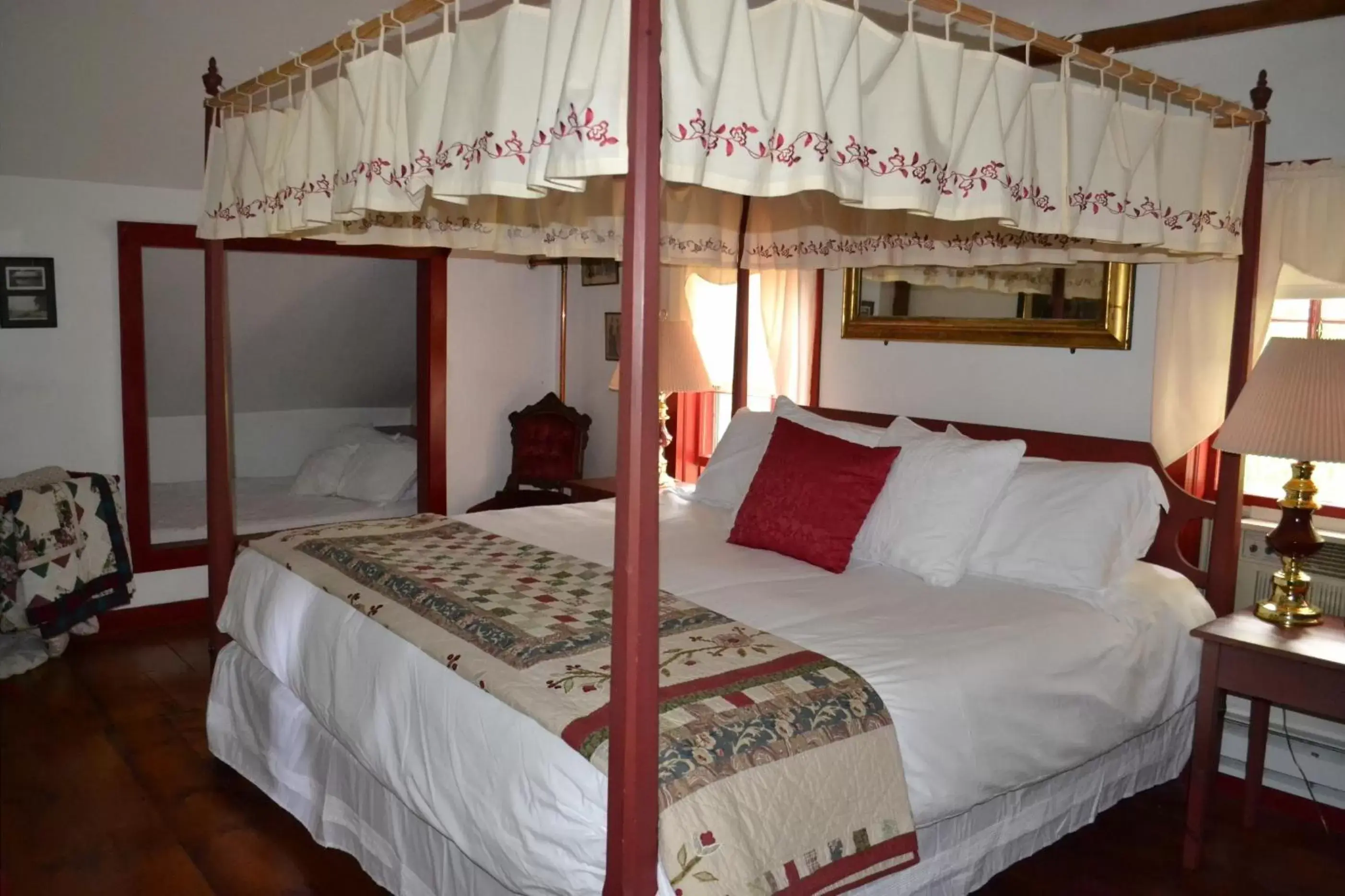 Bedroom, Bunk Bed in Benjamin Prescott Inn