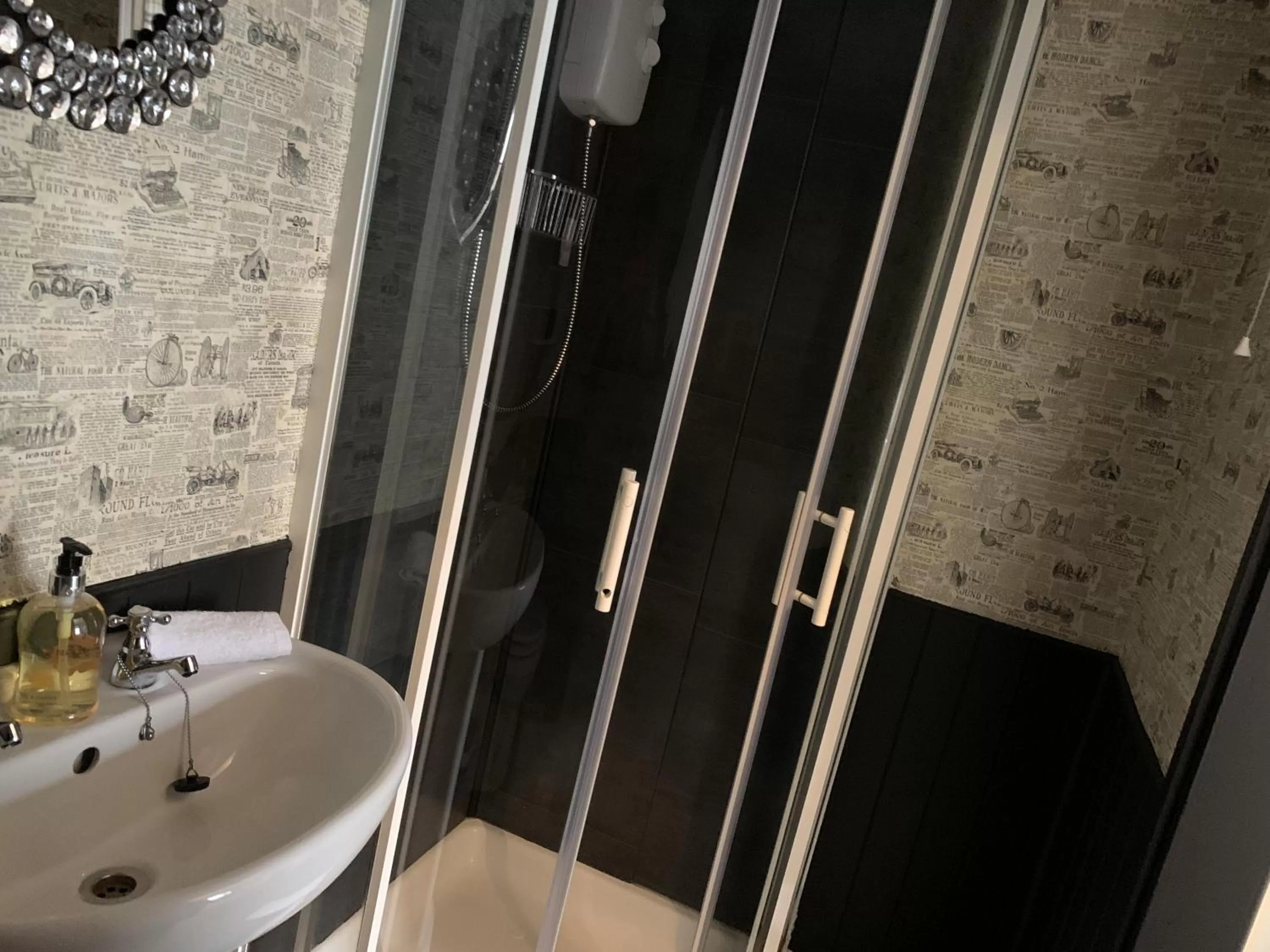 Bathroom in Kingsmere Guest House