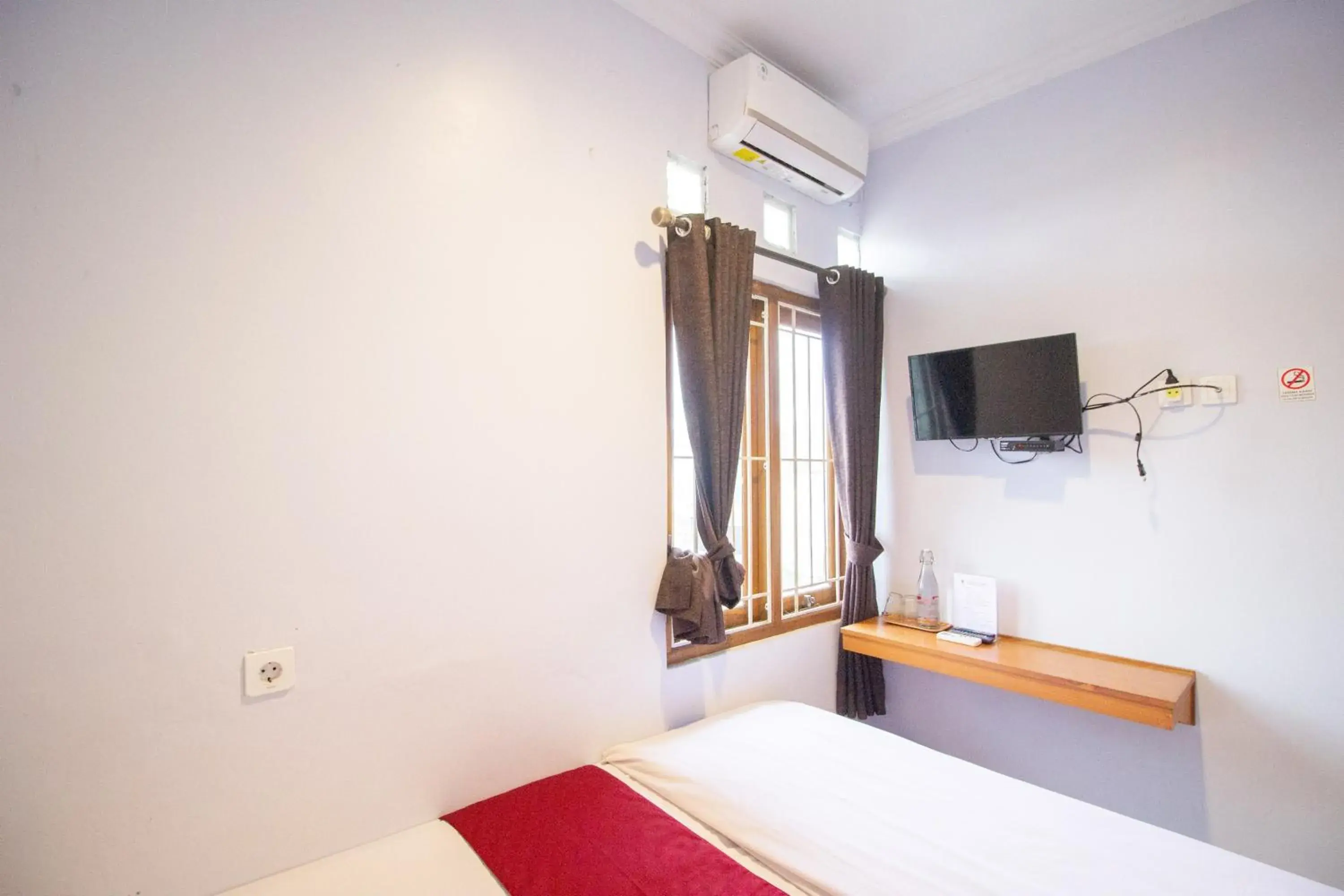 TV and multimedia, Bed in Halona Residence near Pakuwon Mall Jogja