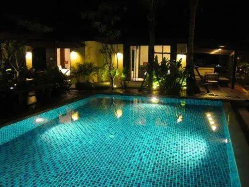 Swimming Pool in Chidlom Resort