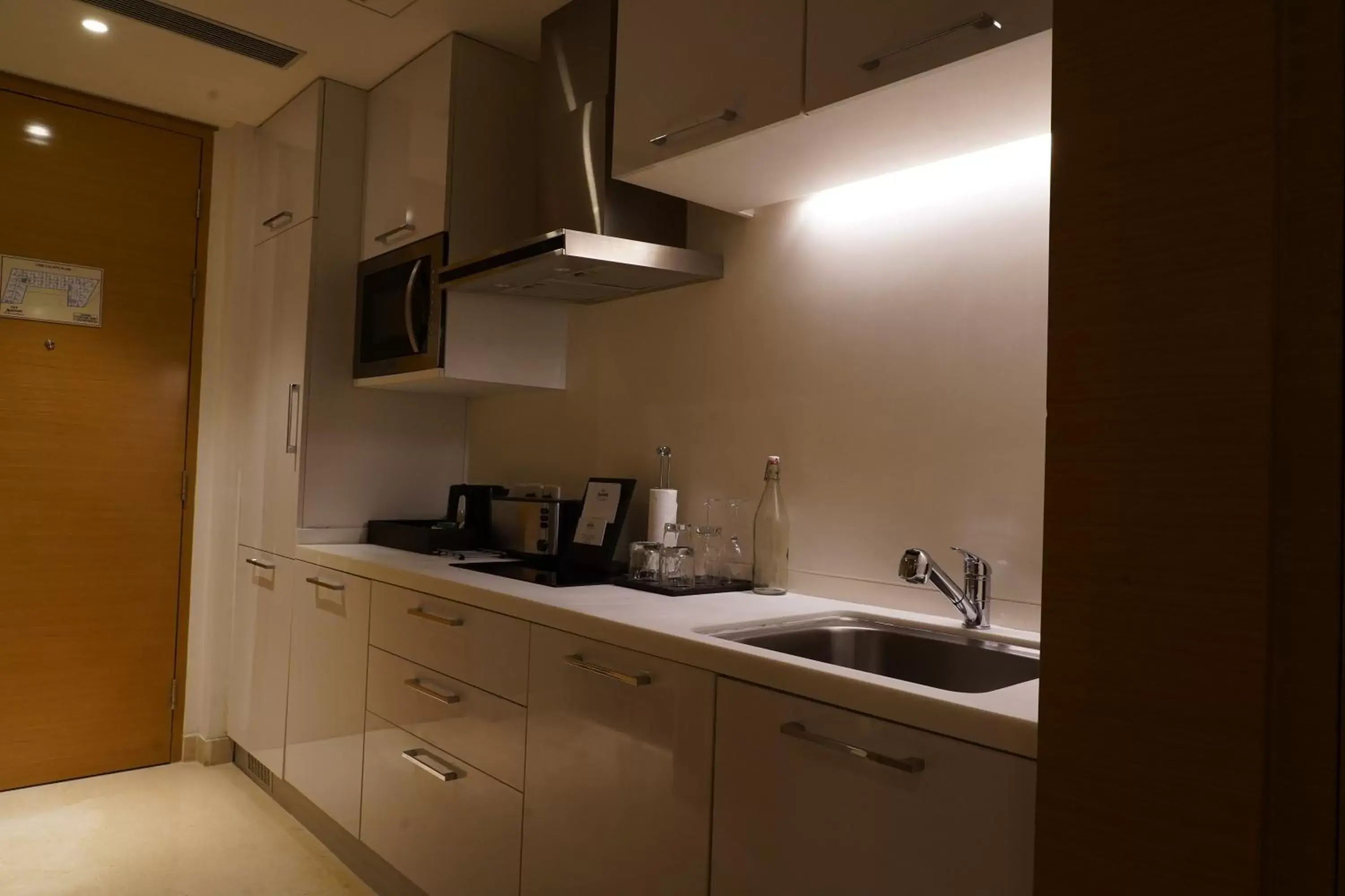 Coffee/tea facilities, Kitchen/Kitchenette in Marriott Executive Apartments Hyderabad