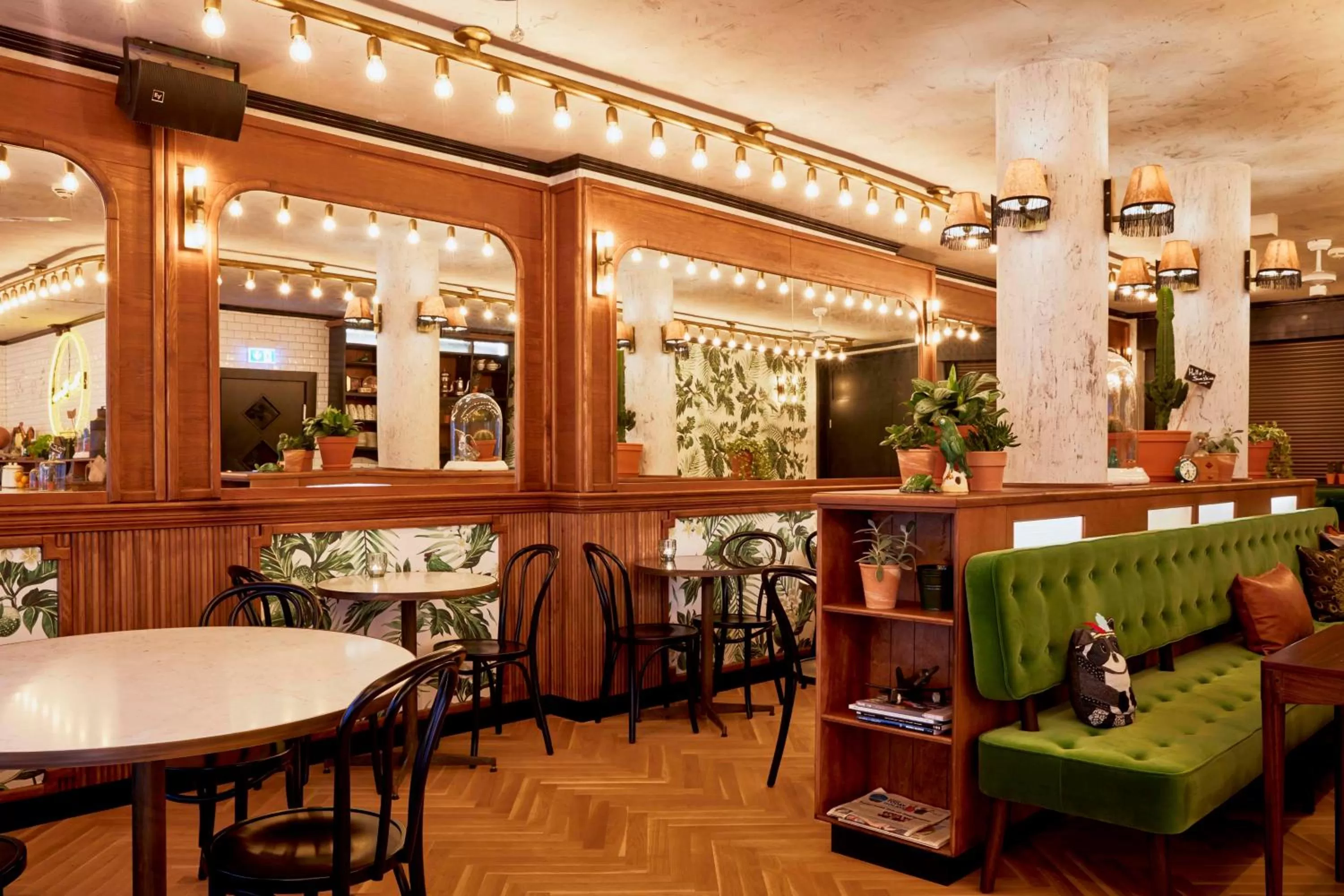 Restaurant/places to eat in Max Brown Hotel Midtown, part of Sircle Collection