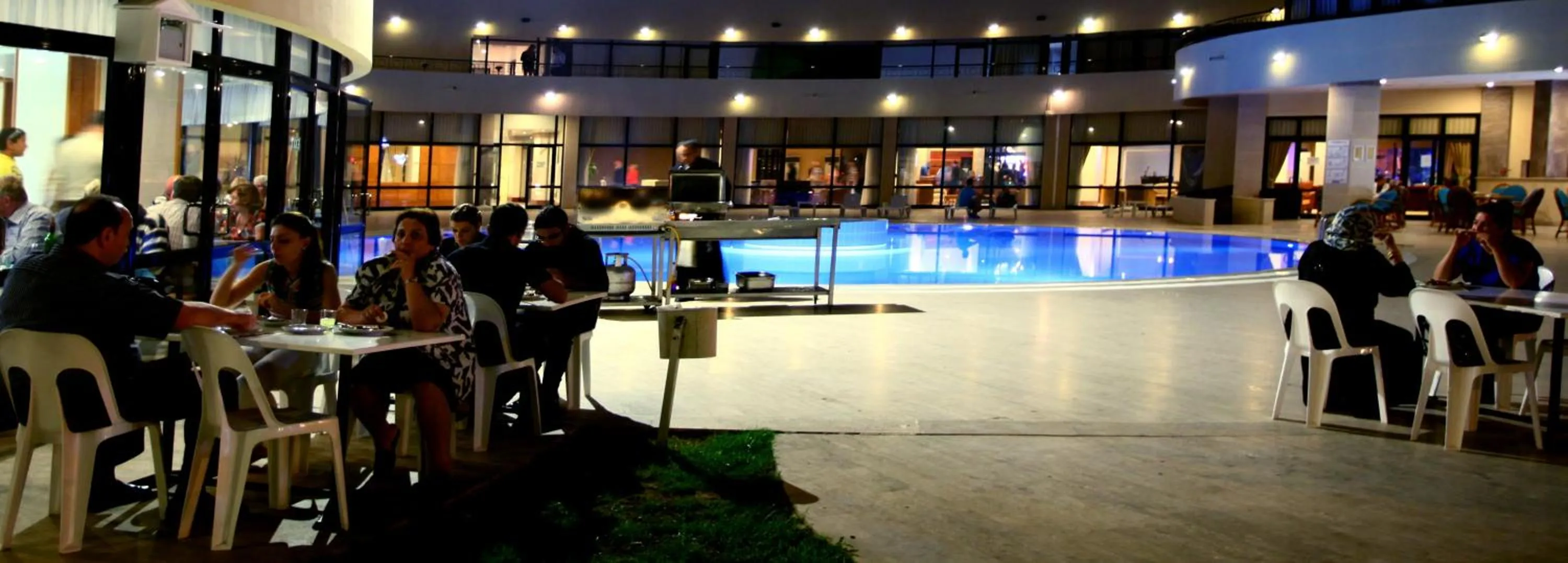 Food in Cender Hotel