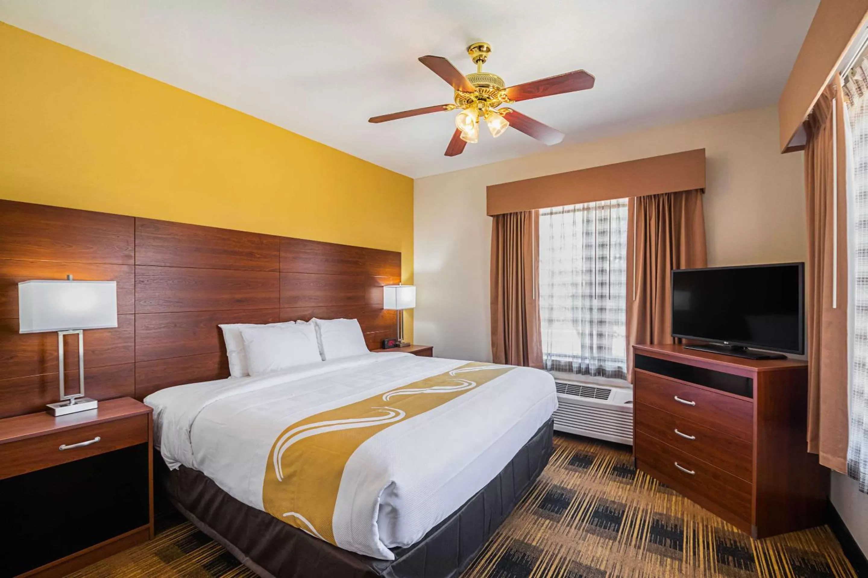 Photo of the whole room, Bed in Quality Inn & Suites Lampasas