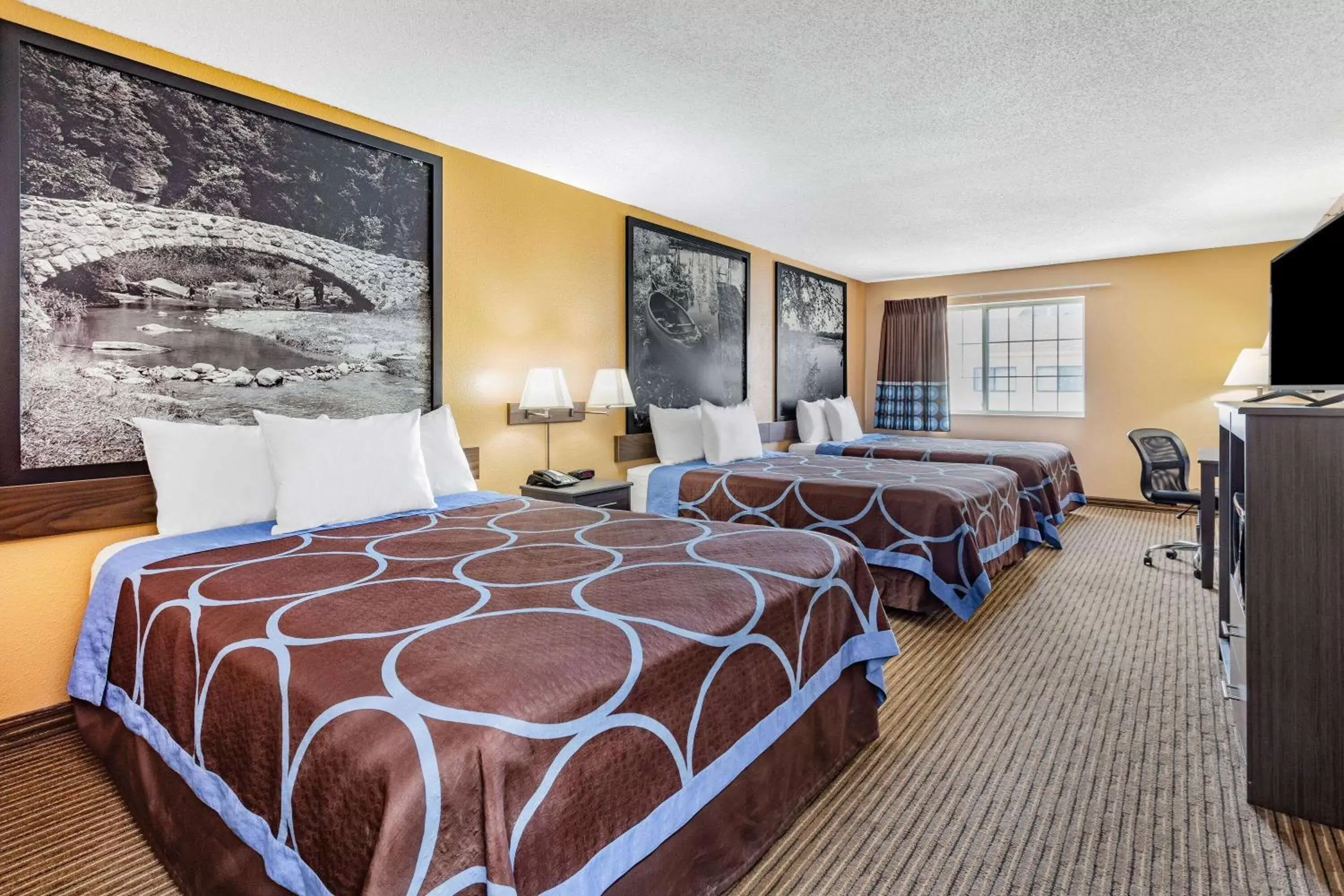 Photo of the whole room, Bed in Super 8 by Wyndham Fort Dodge IA