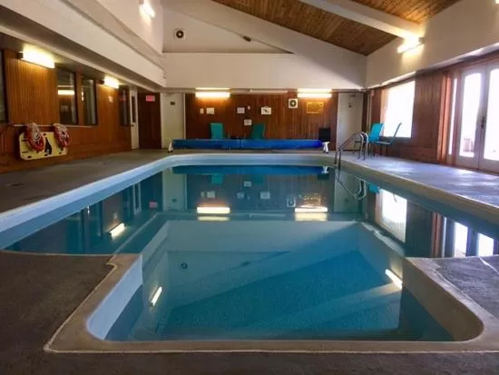 Swimming pool in THE ASHWOOD INN