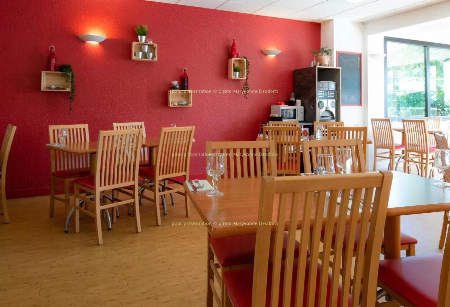 Restaurant/Places to Eat in ibis Caen Porte d’Angleterre