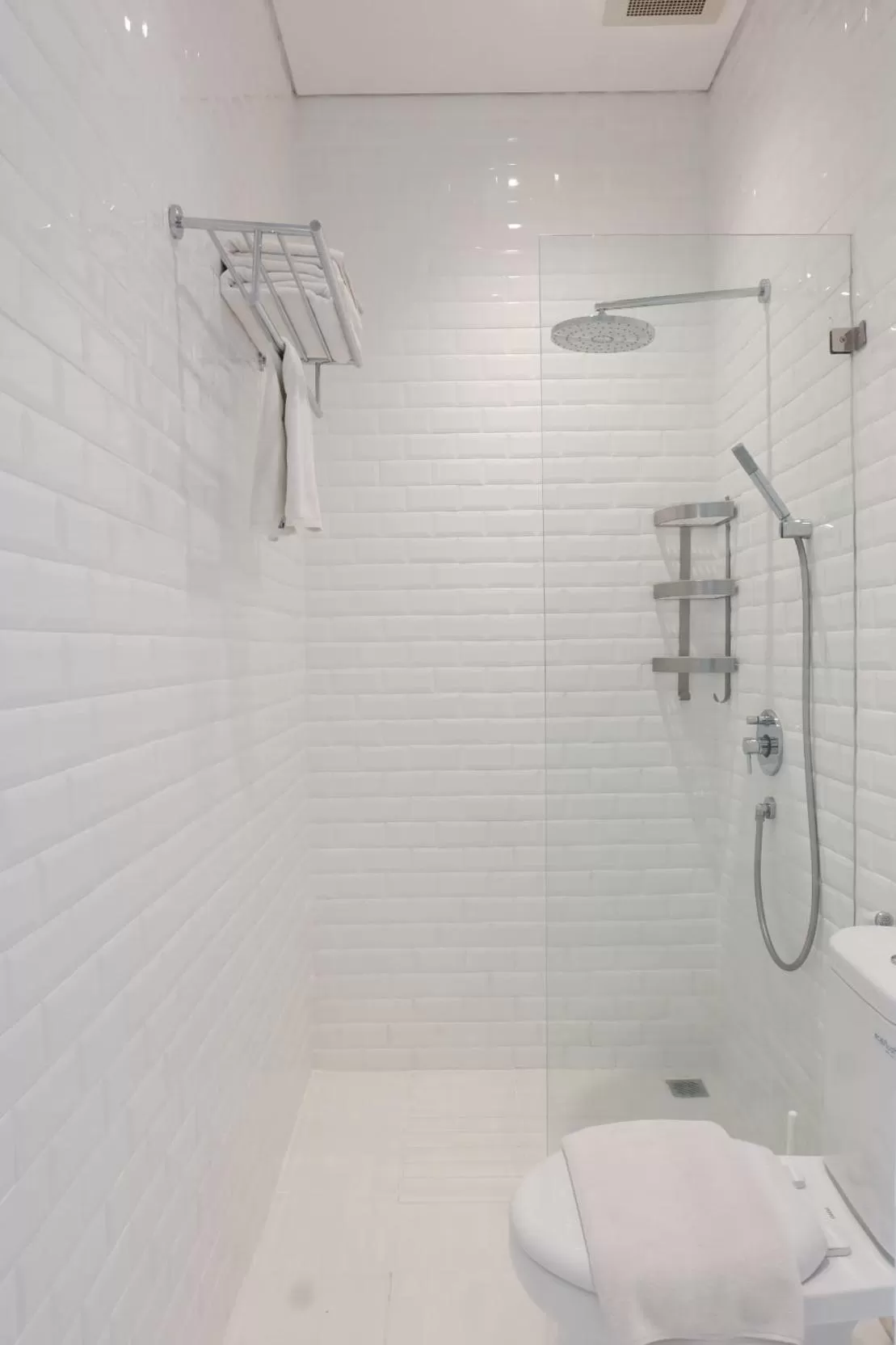 Bathroom in White Tree Residence