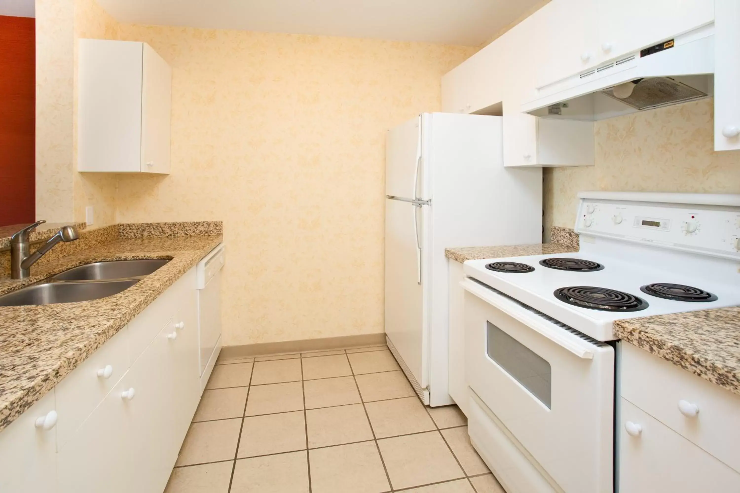 Photo of the whole room, Kitchen/Kitchenette in Holiday Inn Hotel & Suites Osoyoos, an IHG Hotel