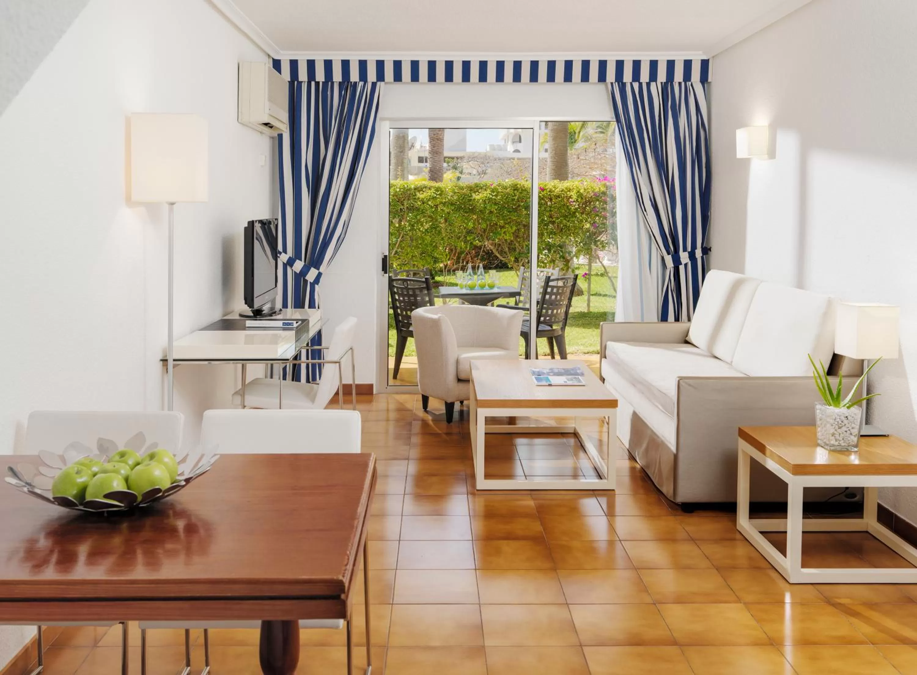 Living room in H10 Las Palmeras