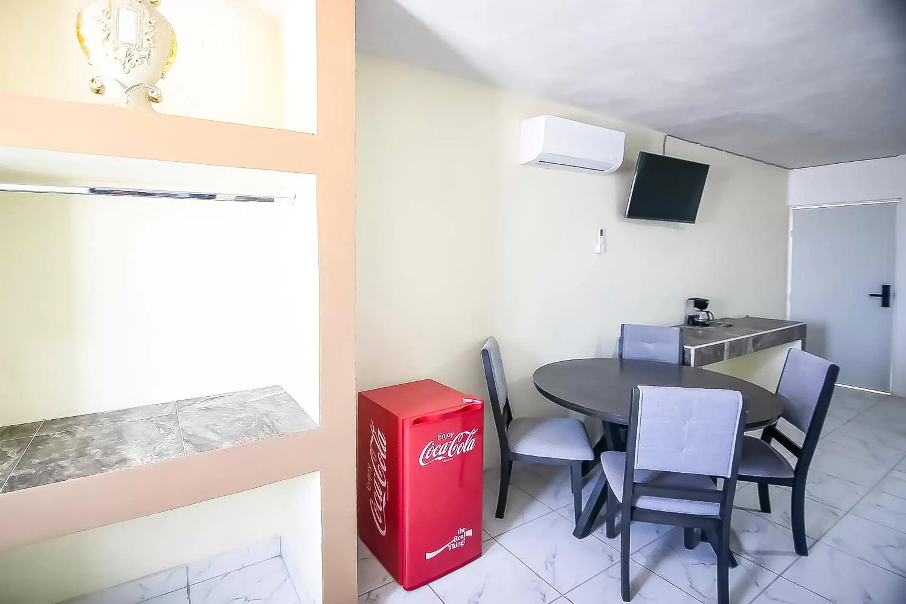 Area and facilities, TV/Entertainment Center in OYO Hotel Plaza Las Torres, Cabo San Lucas