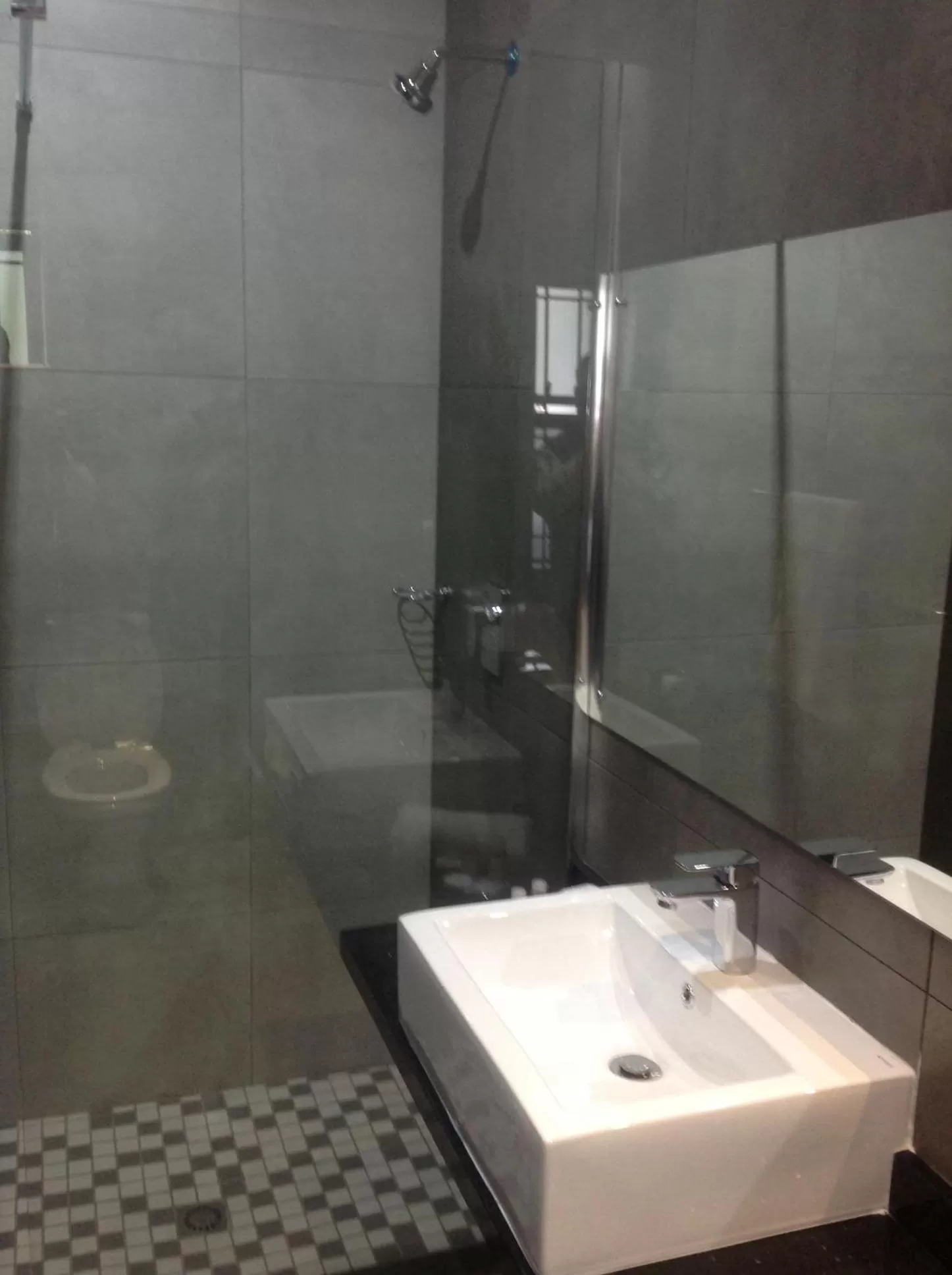 Bathroom in La Orchard Hotel