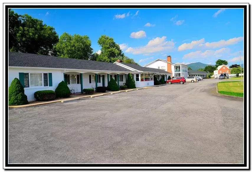 Property Building in The Cardinal Inn