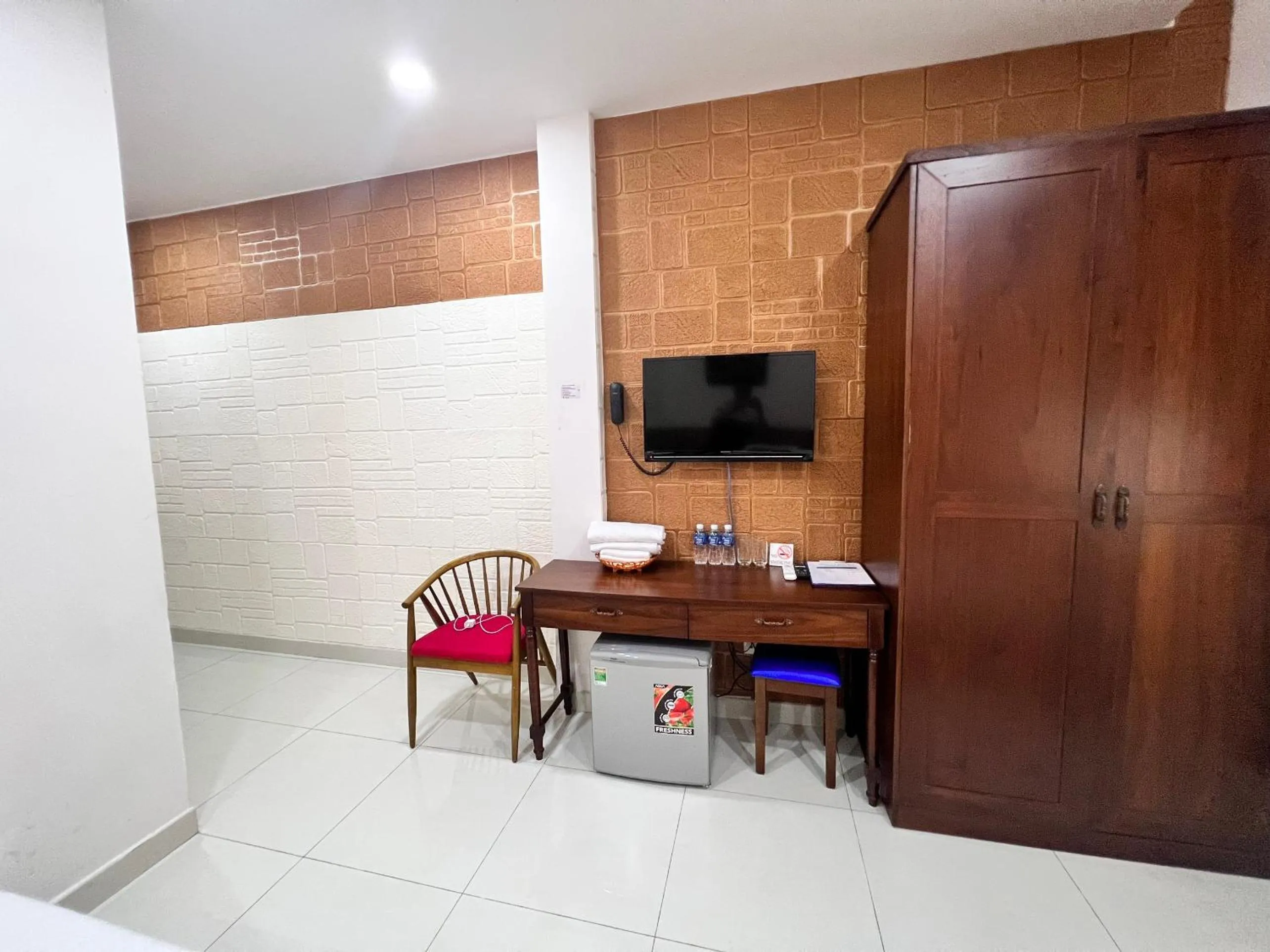 TV/Entertainment Center in K53 Hotel