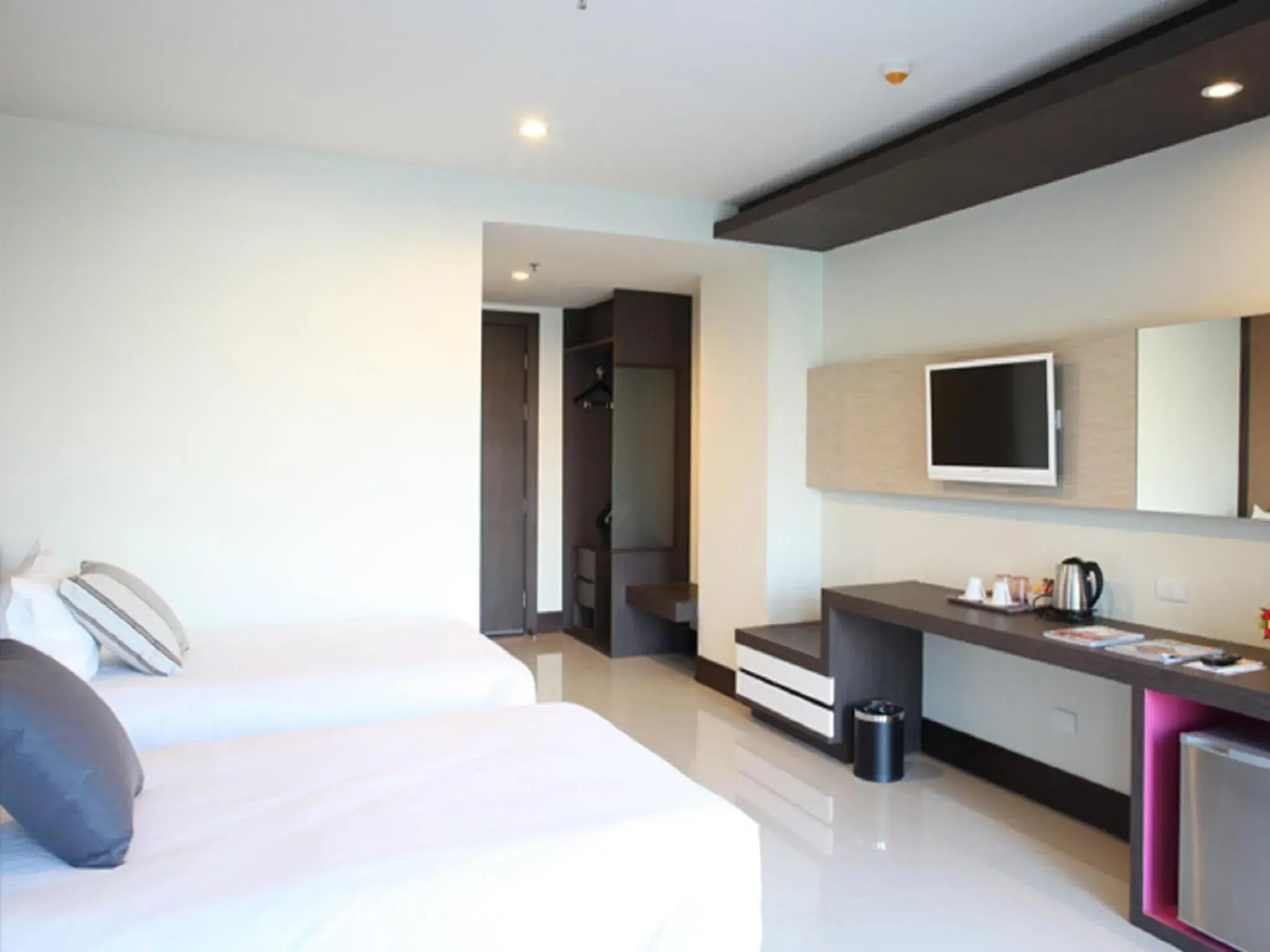 Photo of the whole room, Bed in Crystal Suites Suvarnbhumi Airport