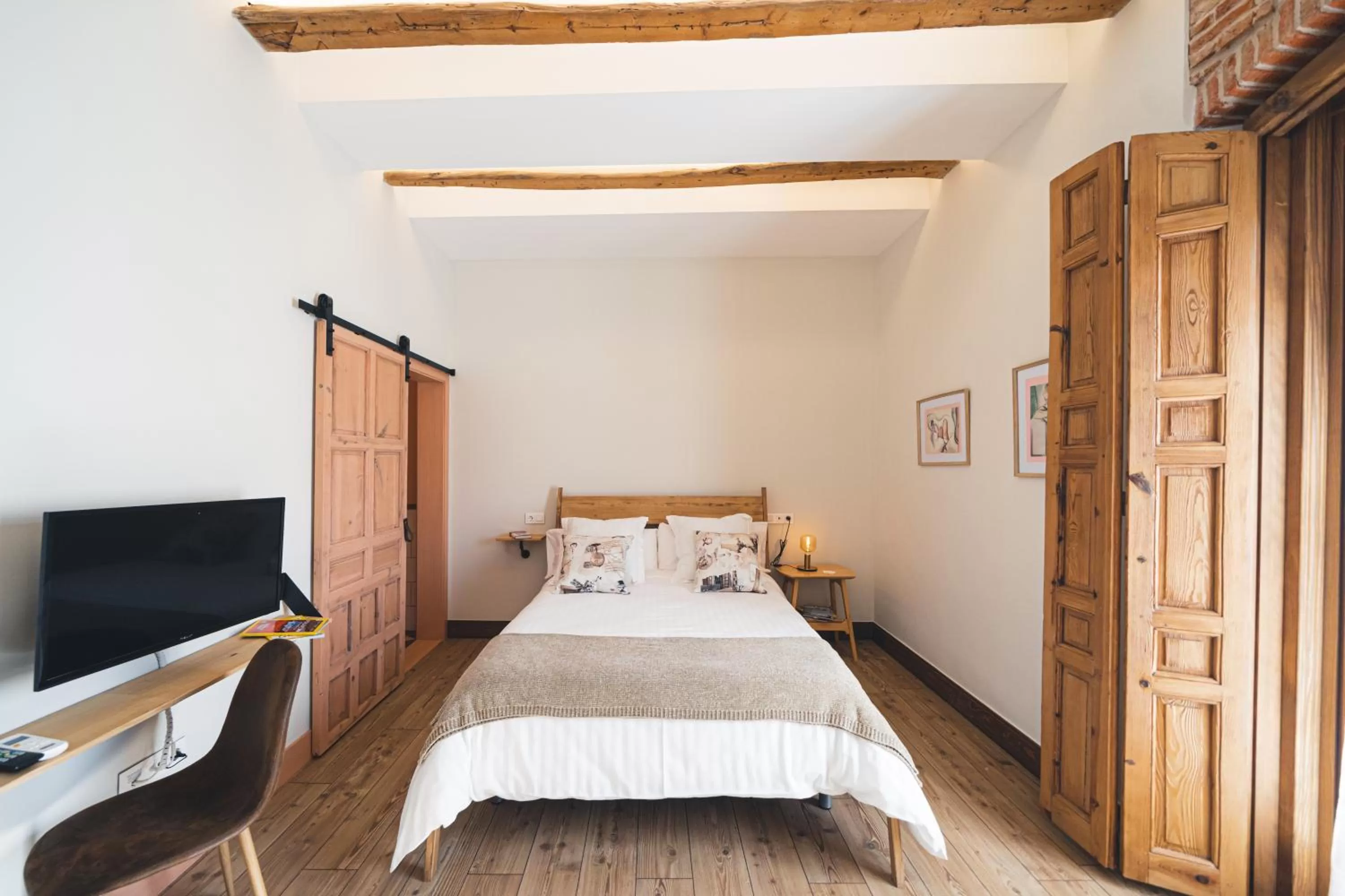 Photo of the whole room, Bed in La Casa del Médico Hostería Rural