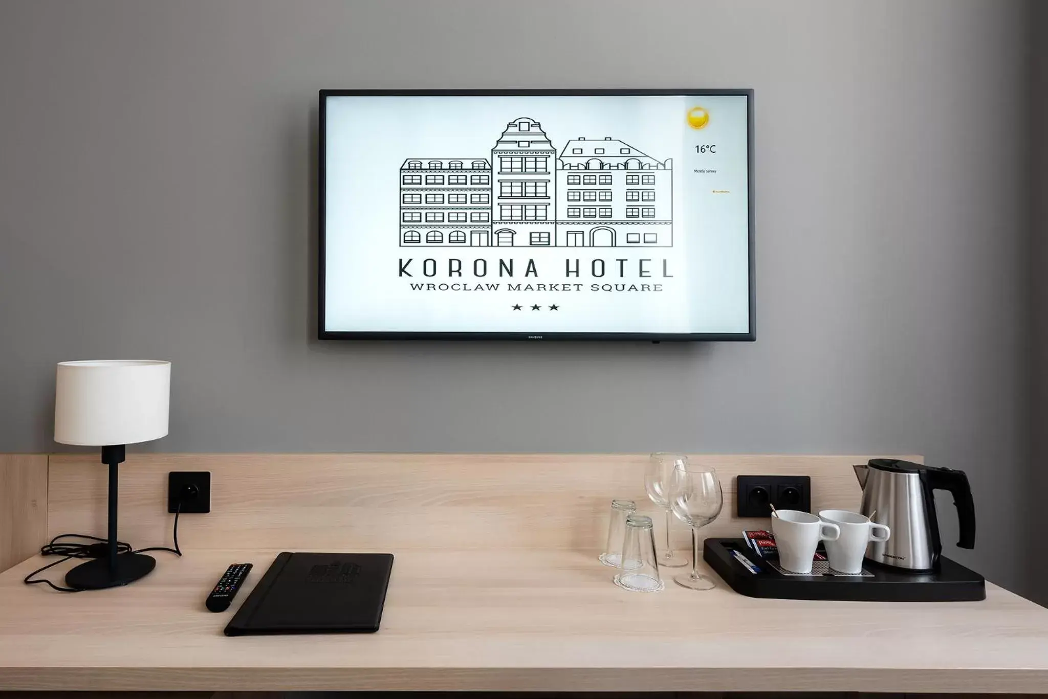 Property logo or sign, TV/Entertainment Center in Korona Hotel Wroclaw Market Square