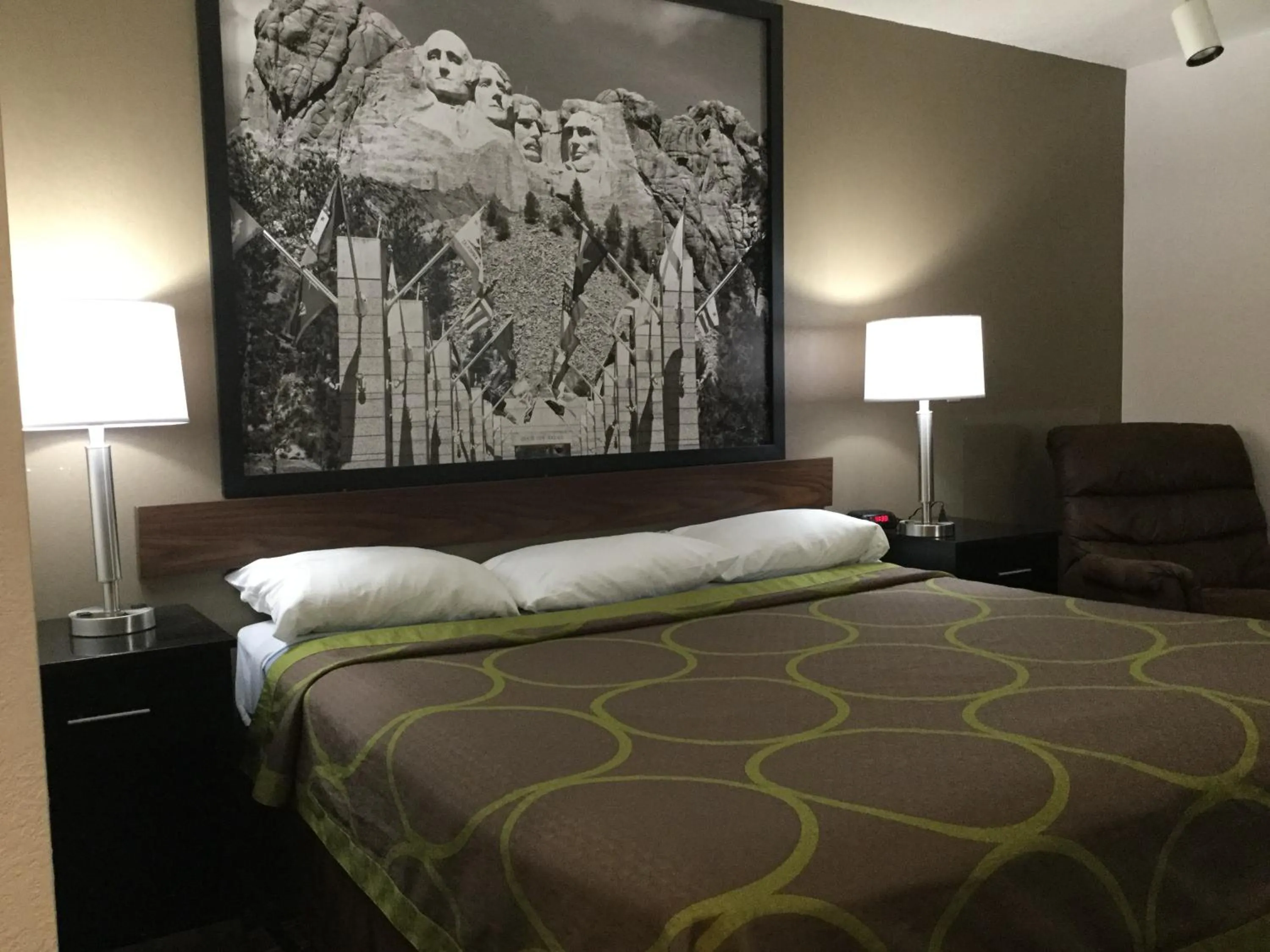 Bedroom, Bed in Super 8 by Wyndham Wayne