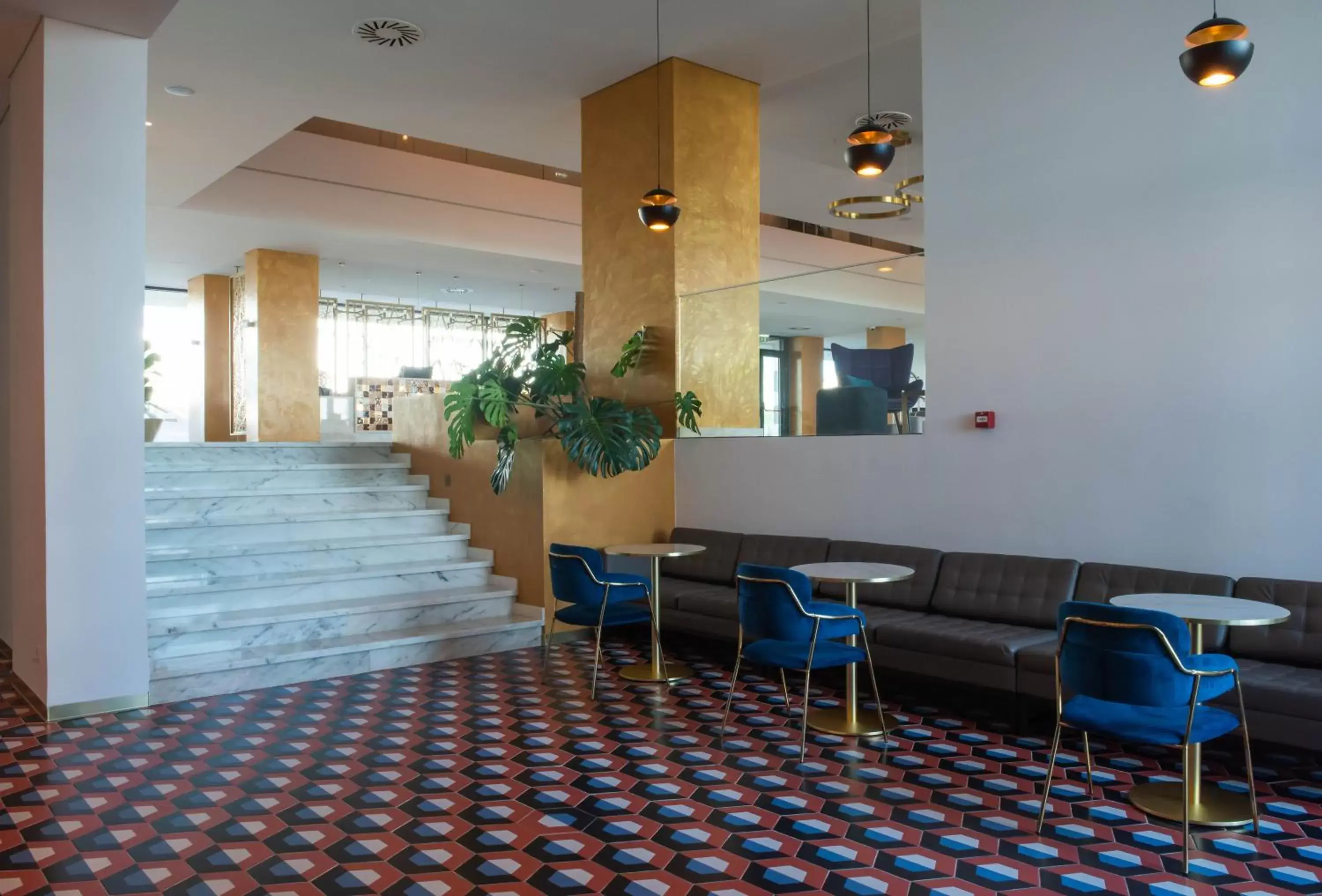 Lounge or bar, Lobby/Reception in Sines Sea View Business & Leisure Hotel