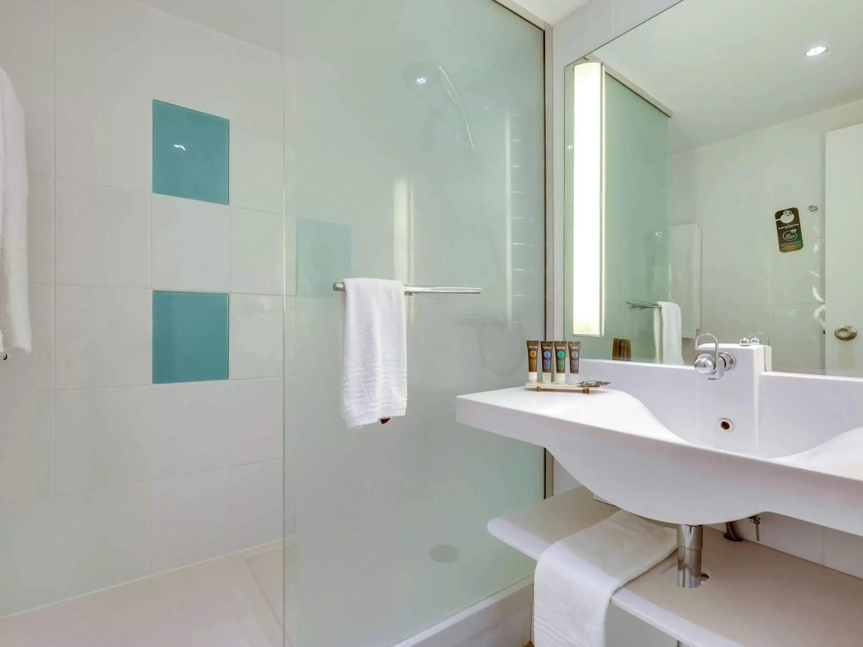 Photo of the whole room, Bathroom in Novotel Paris Charenton le Pont
