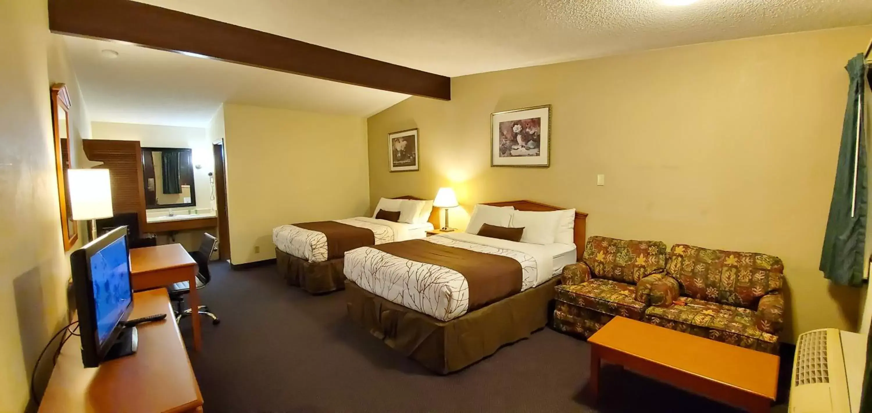 Deluxe Double Room in Olympic Inn & Suites