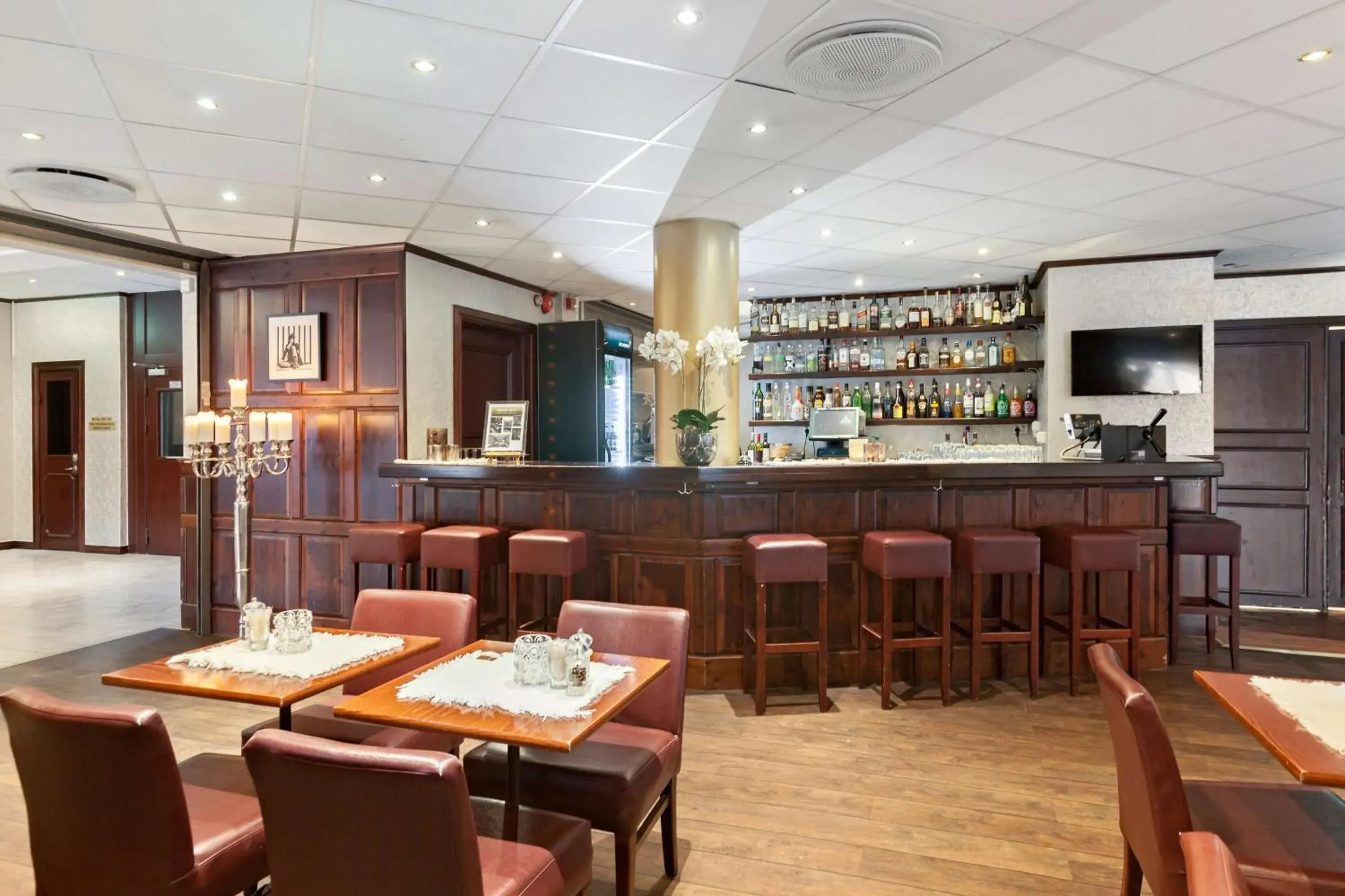 Lounge or bar, Restaurant/Places to Eat in Best Western Vetlanda Stadshotell