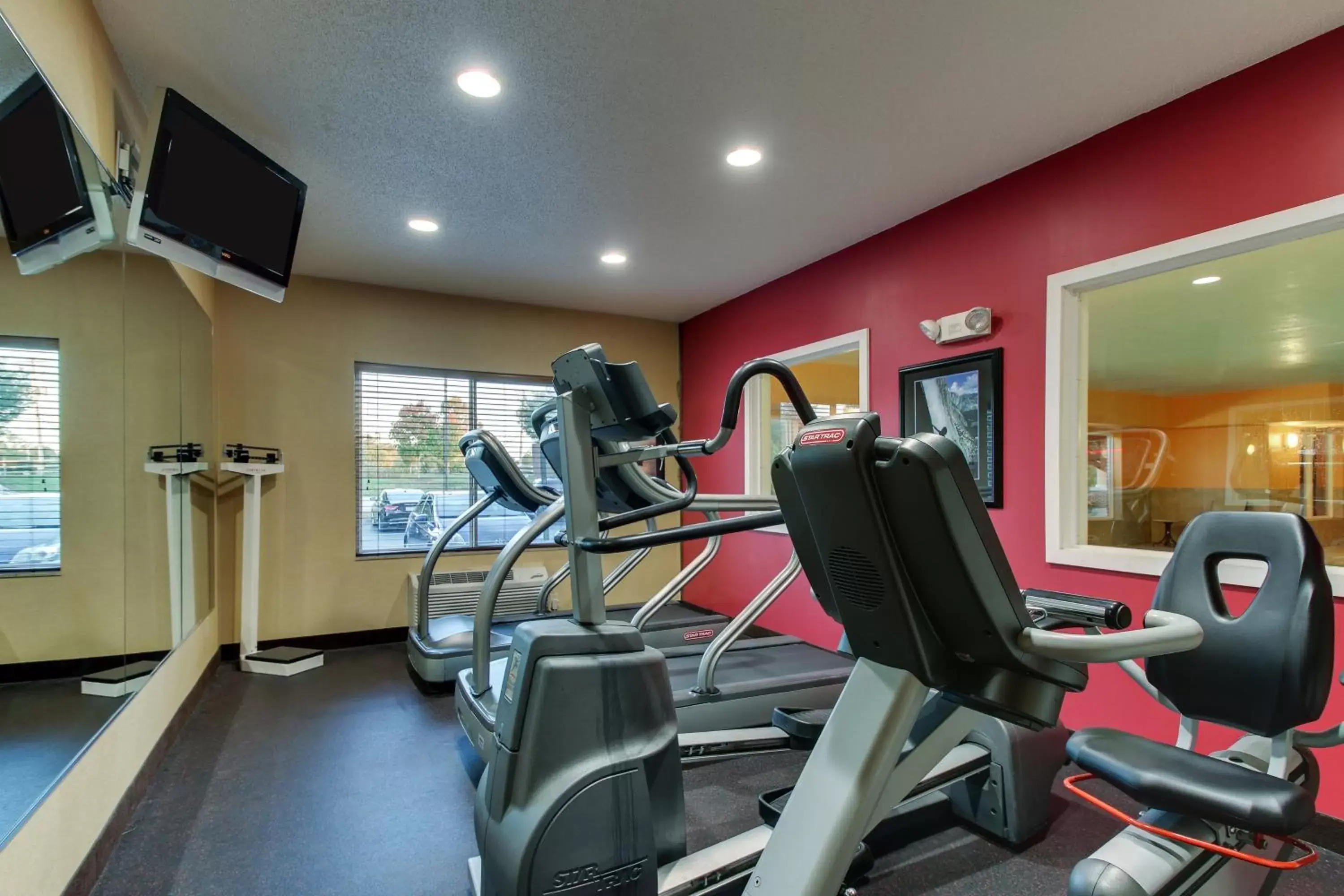 Fitness centre/facilities in Holiday Inn Express Hotel & Suites Lancaster-Lititz by IHG Fitness centre/facilities in Holiday Inn Express Hotel & Suites Lancaster-Lititz by IHG