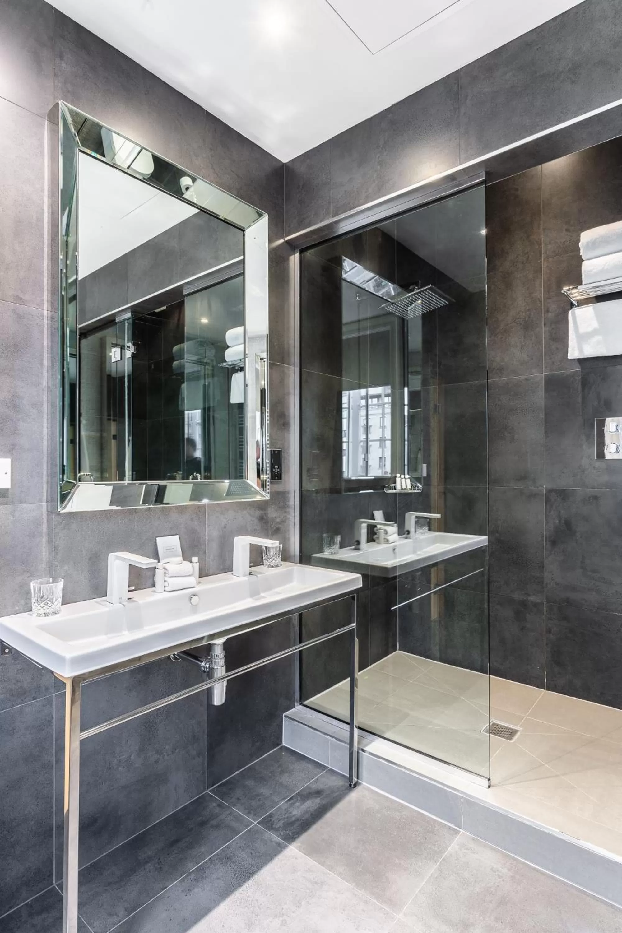 Shower in The Inn on the Mile