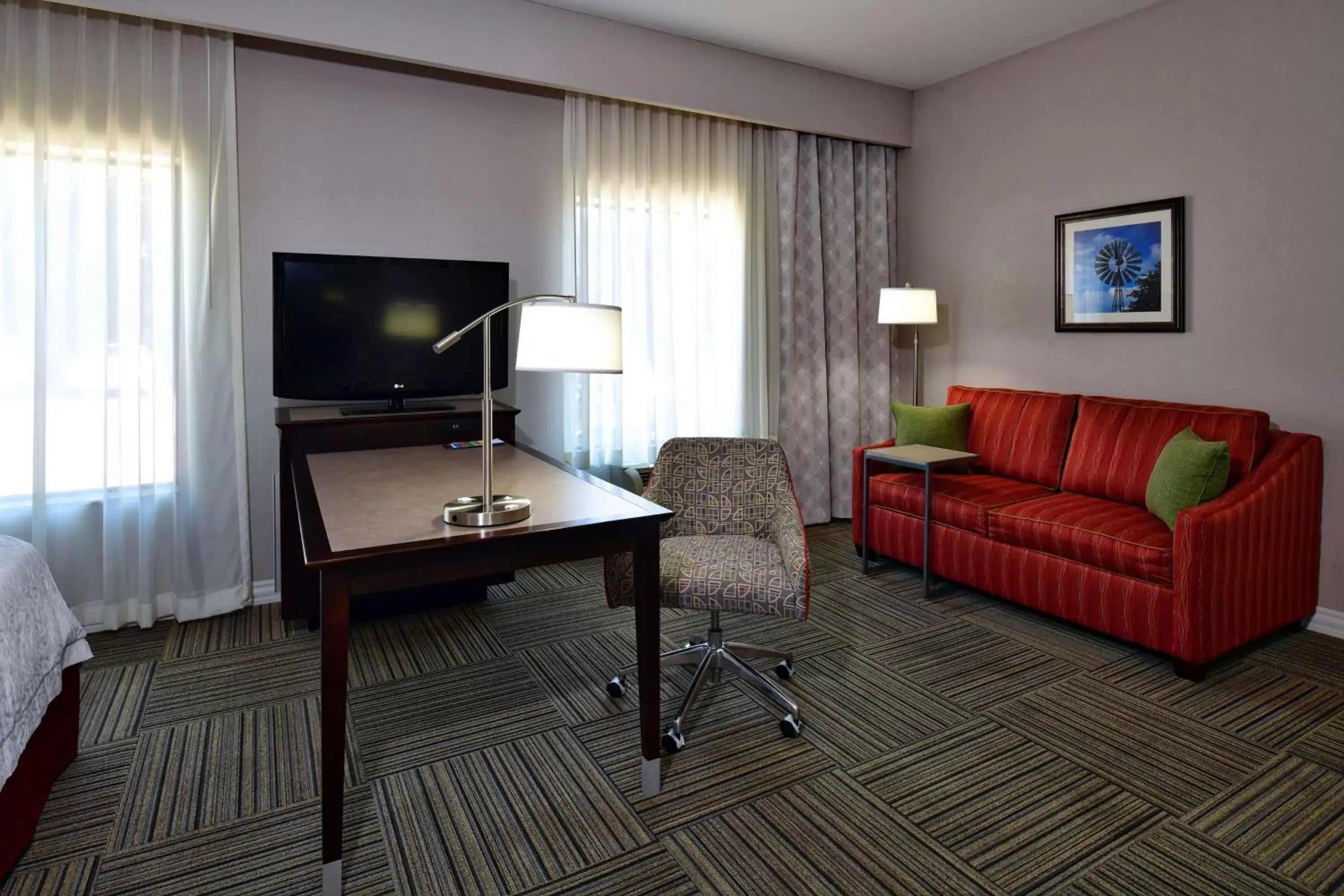 Bedroom, Seating Area in Hampton Inn & Suites Fredericksburg