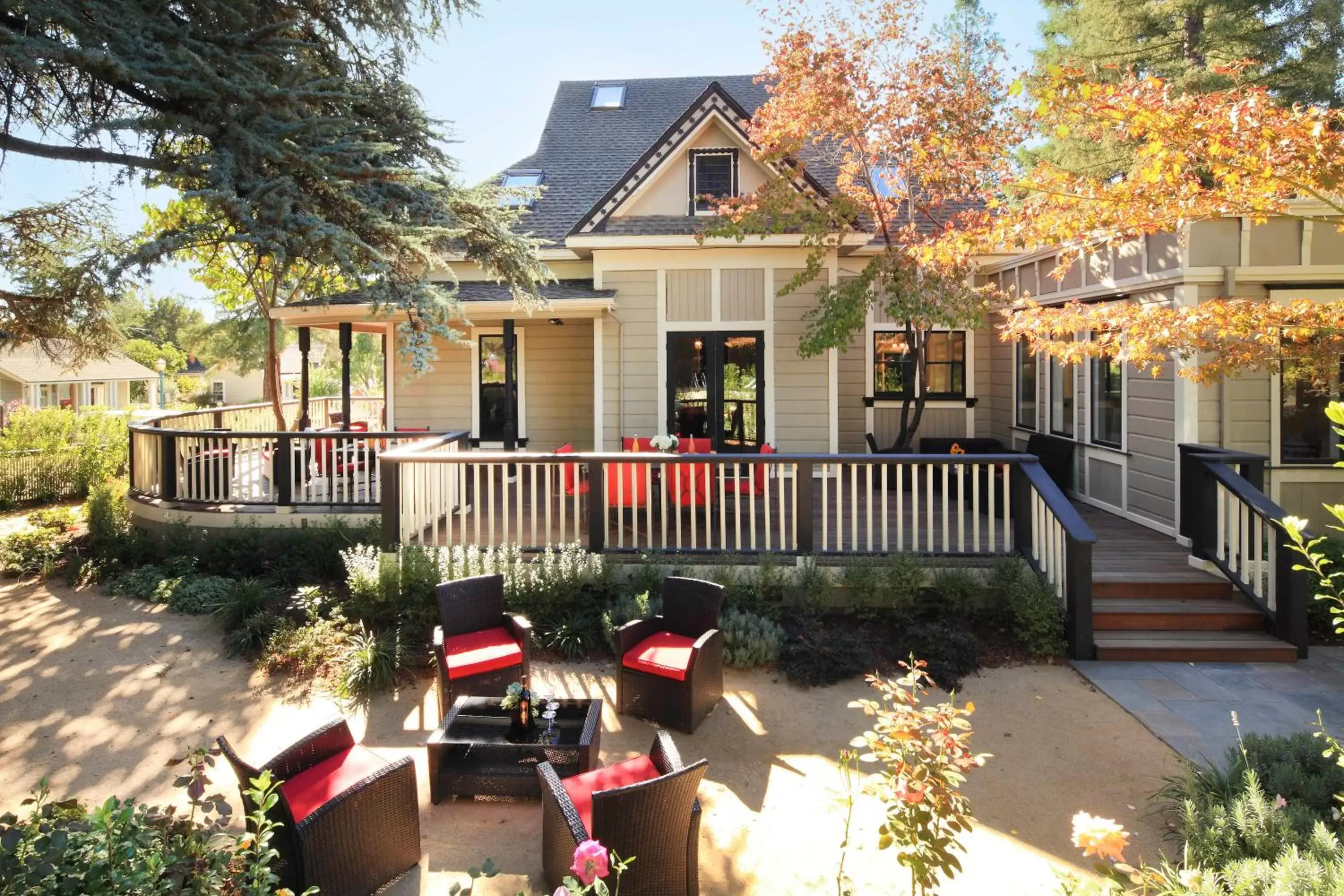 Garden, Property Building in The Grape Leaf Inn