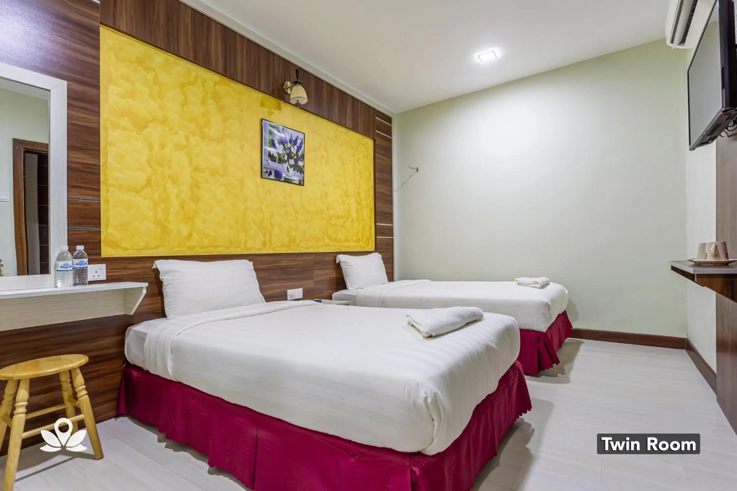 Bed in Golden Night Hotel