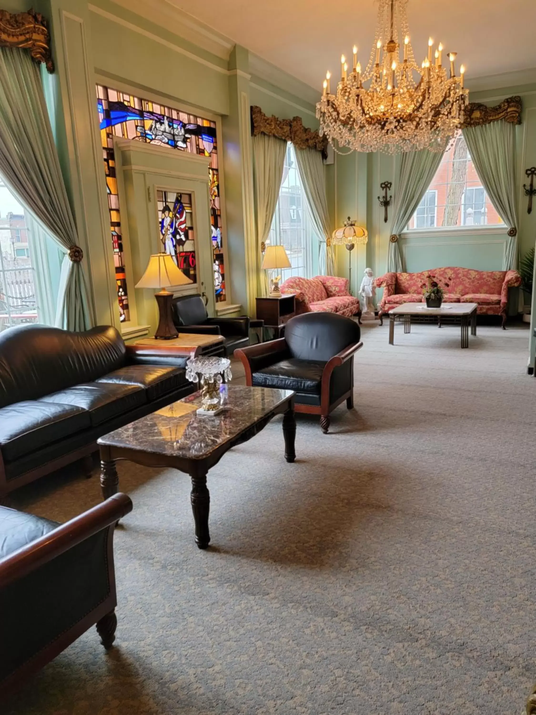 Living room in Lowell Inn