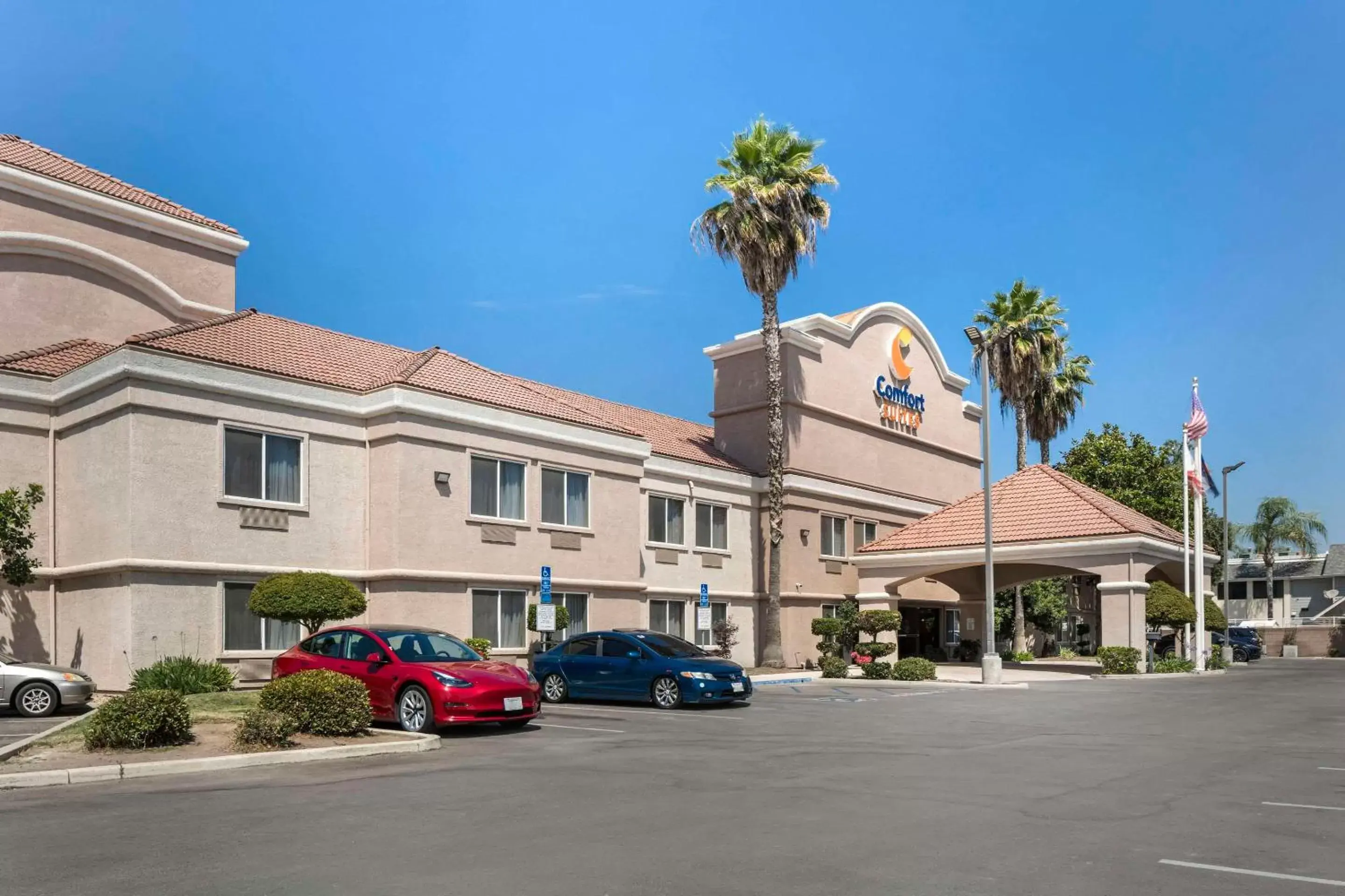 Property Building in Comfort Suites Tulare