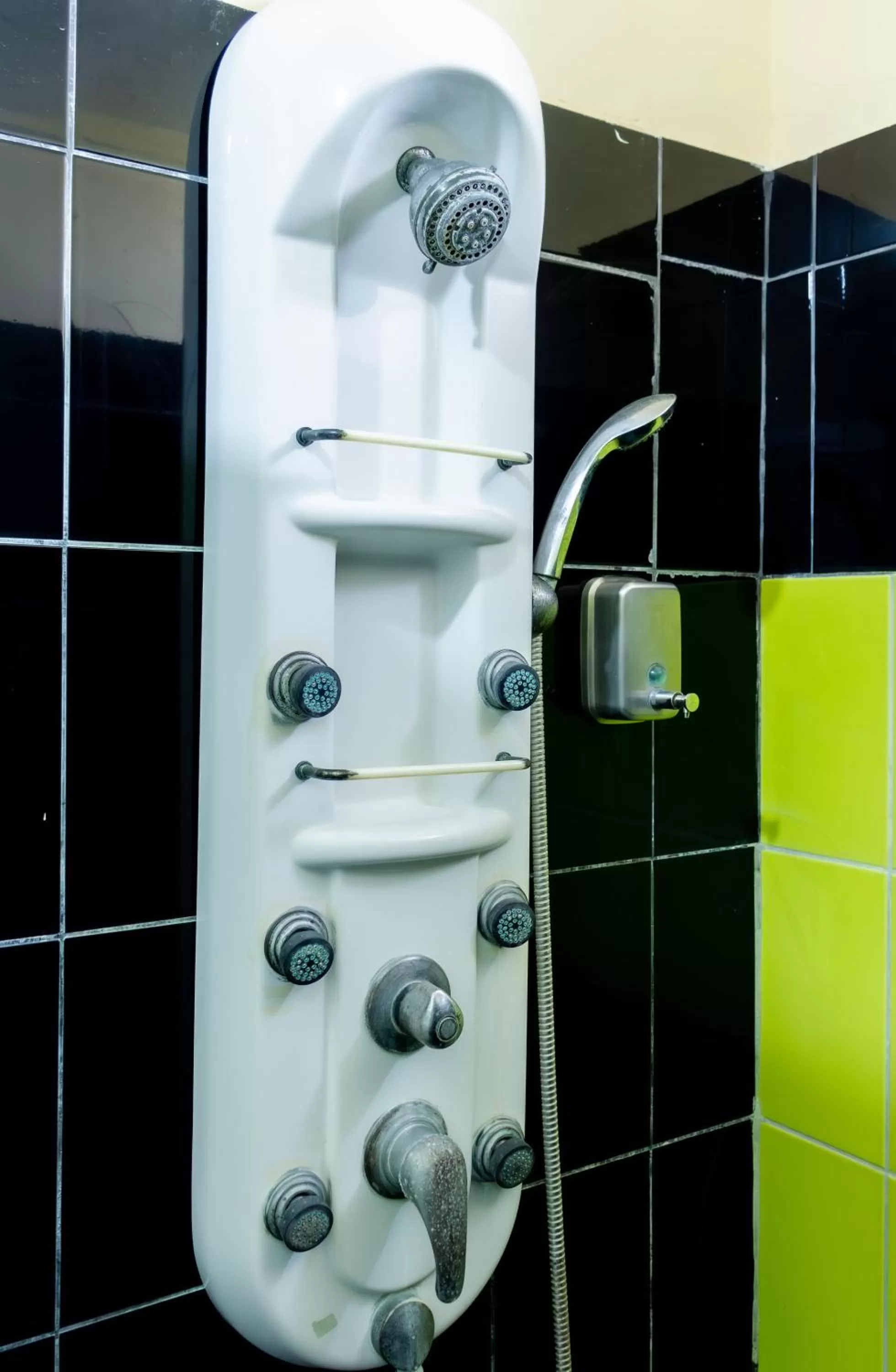 Shower in Hostal Antares