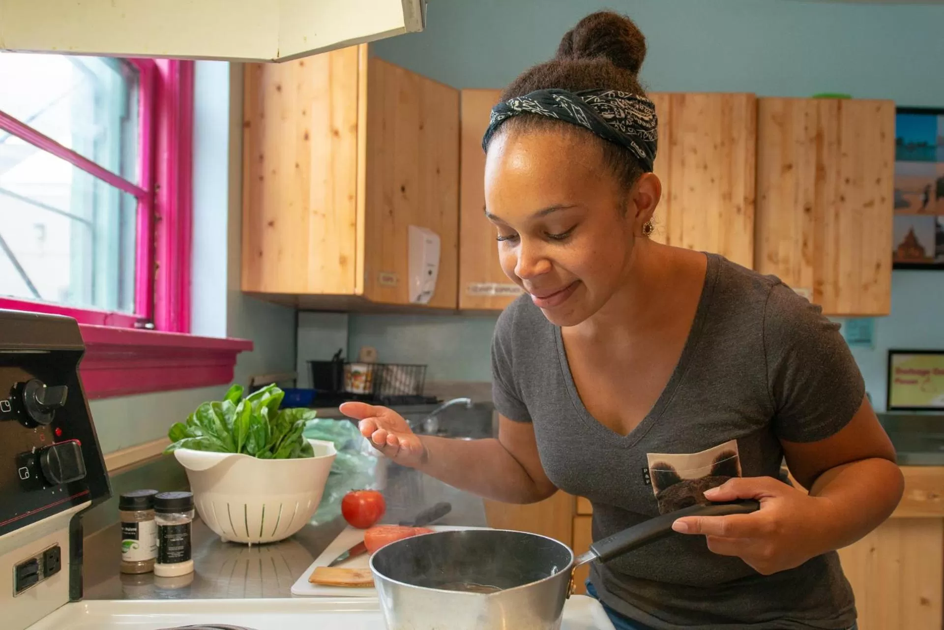 People in Ocean Island Inn | Backpackers | Suites